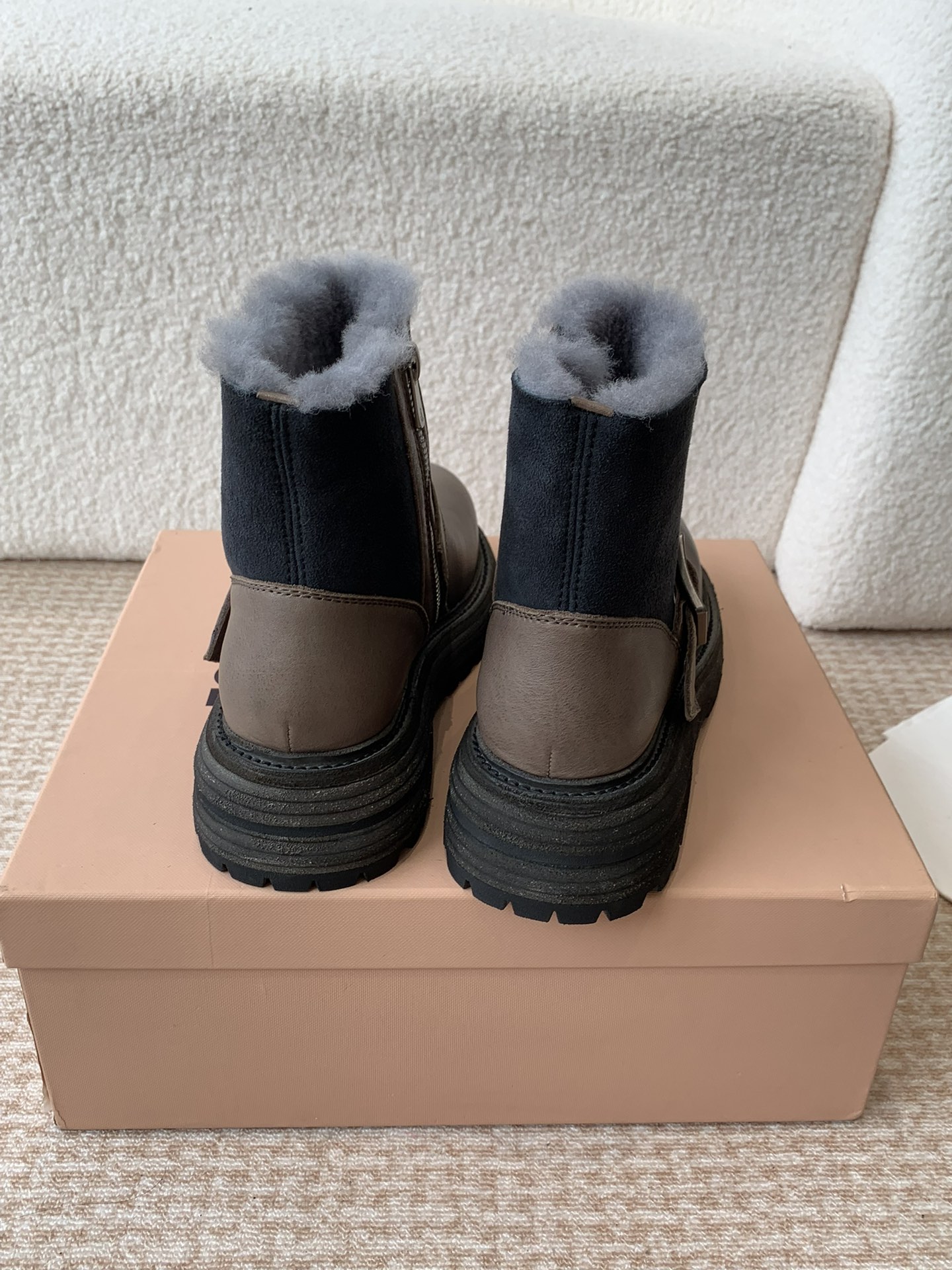Luxurious Winter Boots: P1050AGL 24ss Collection with Premium Materials and Comfortable Design - 图片 4