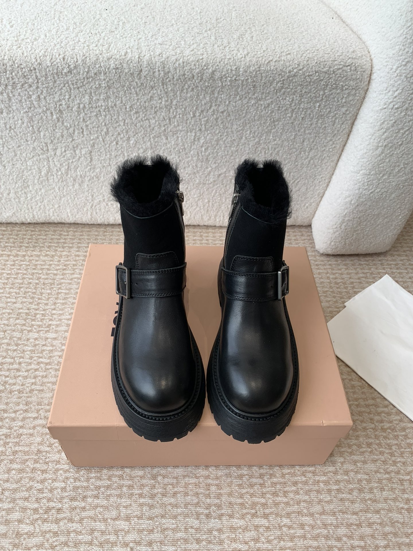 Luxurious Winter Boots with Top-Quality Materials and Comfortable Design