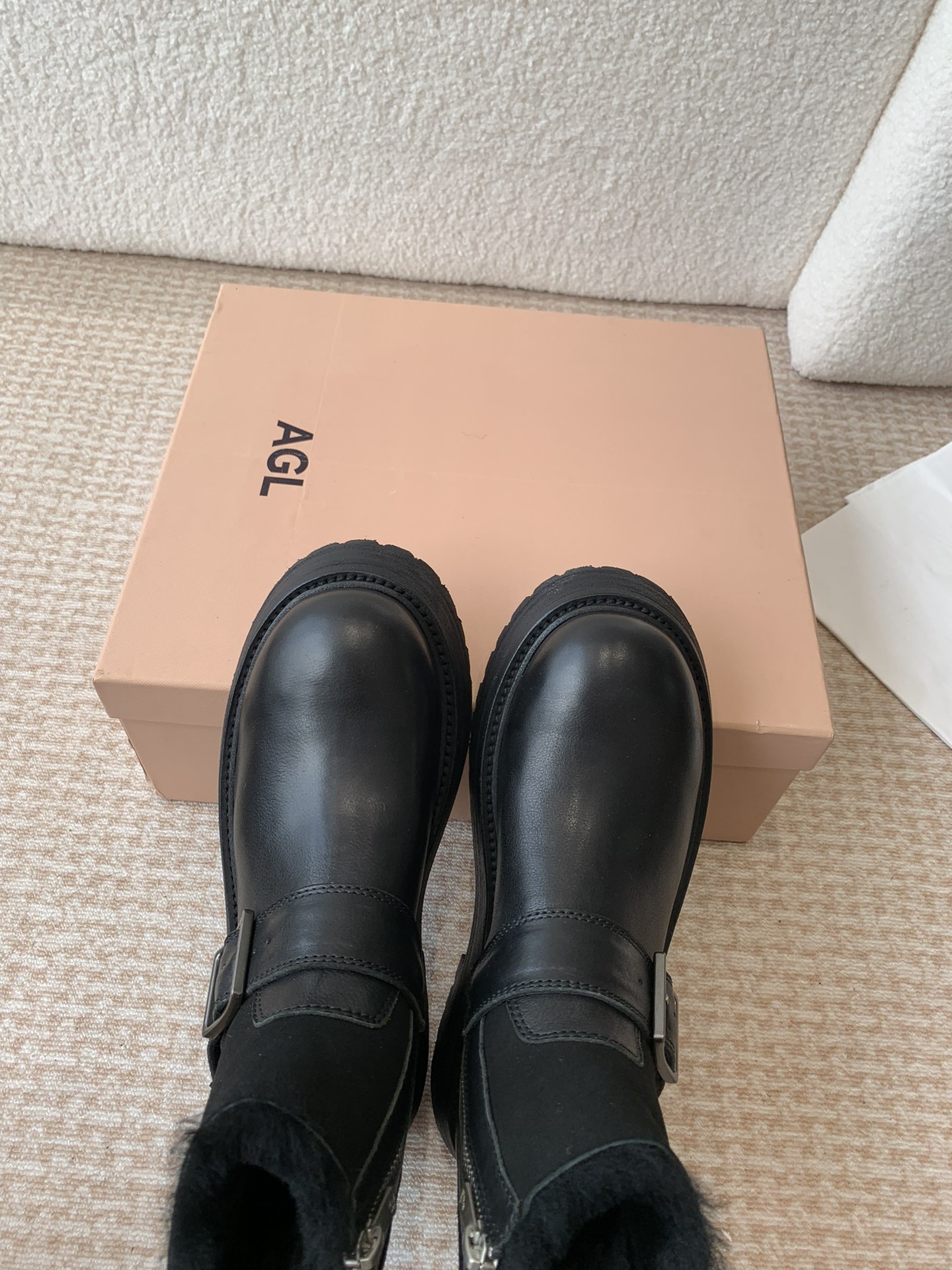 Luxurious Winter Boots with Top-Quality Materials and Comfortable Design - 图片 4