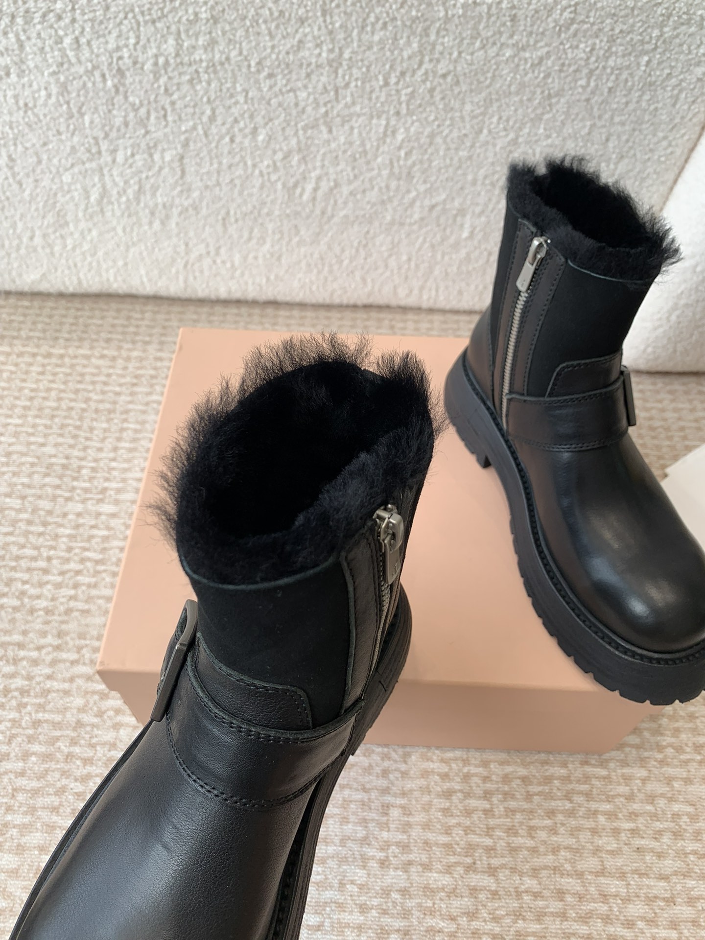 Luxurious Winter Boots with Top-Quality Materials and Comfortable Design - 图片 6