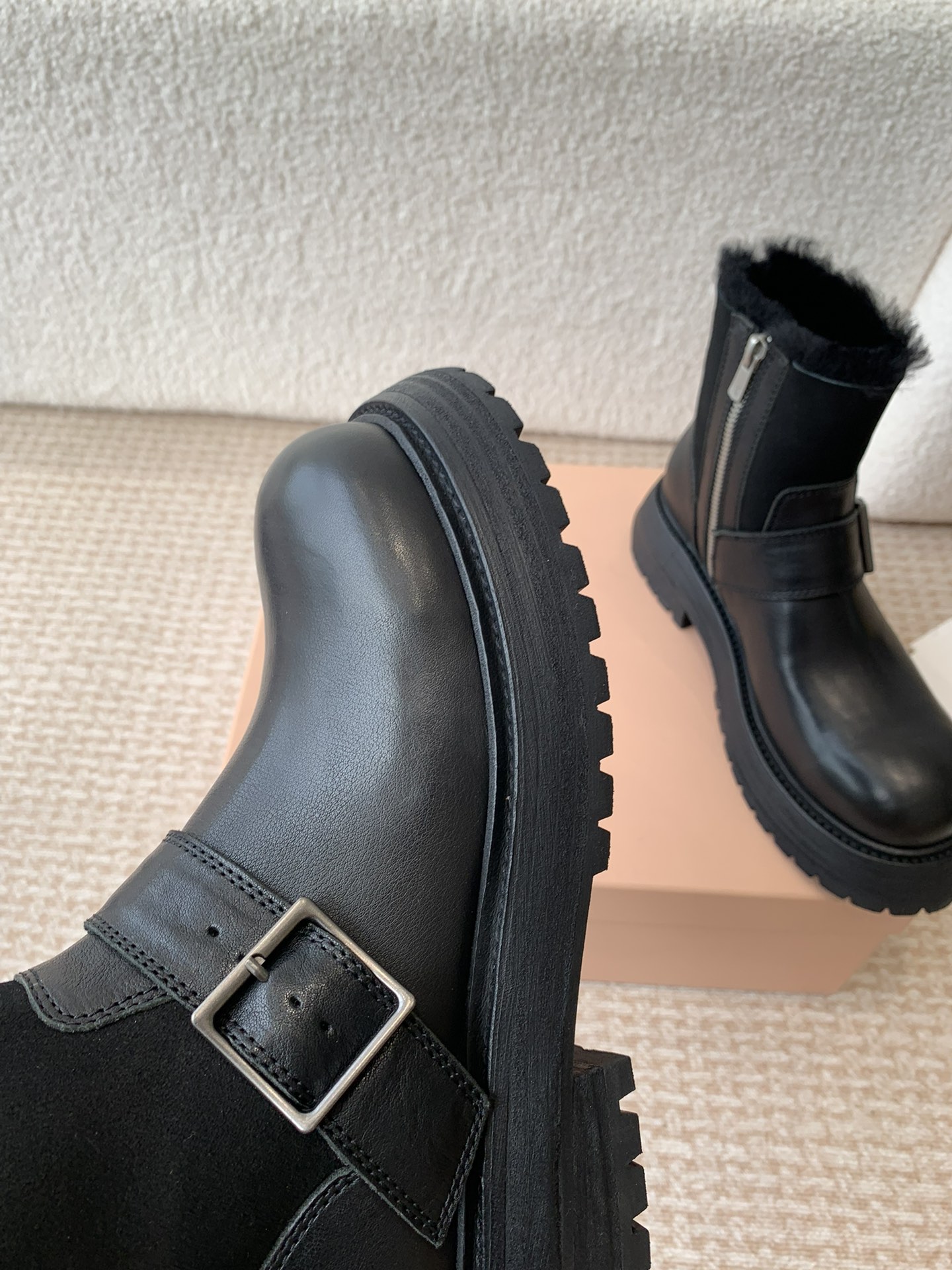Luxurious Winter Boots with Top-Quality Materials and Comfortable Design - 图片 5