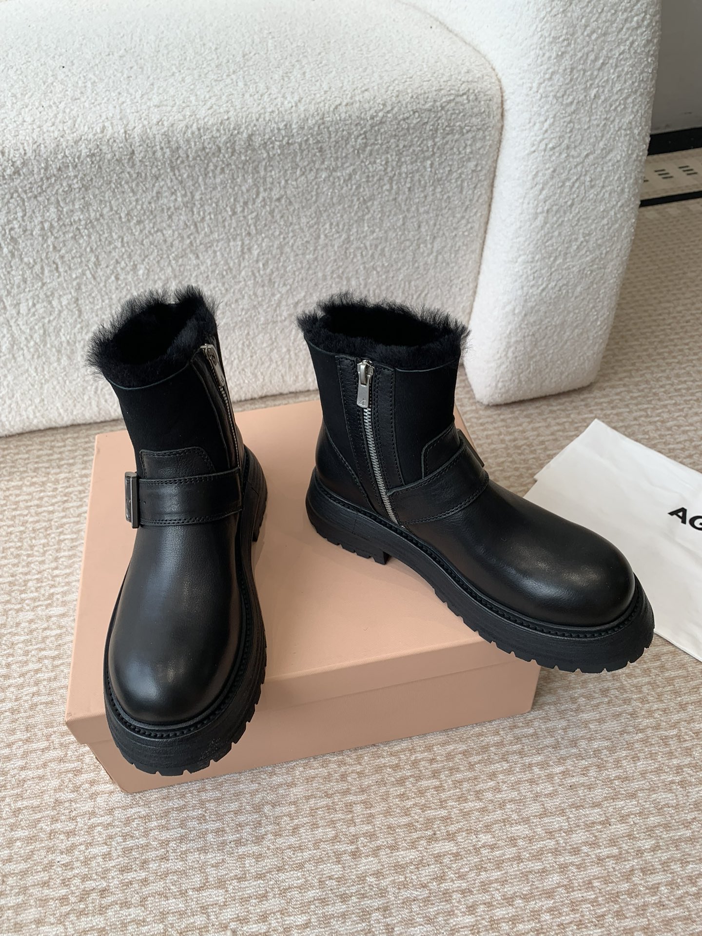 Luxurious Winter Boots with Top-Quality Materials and Comfortable Design - 图片 8