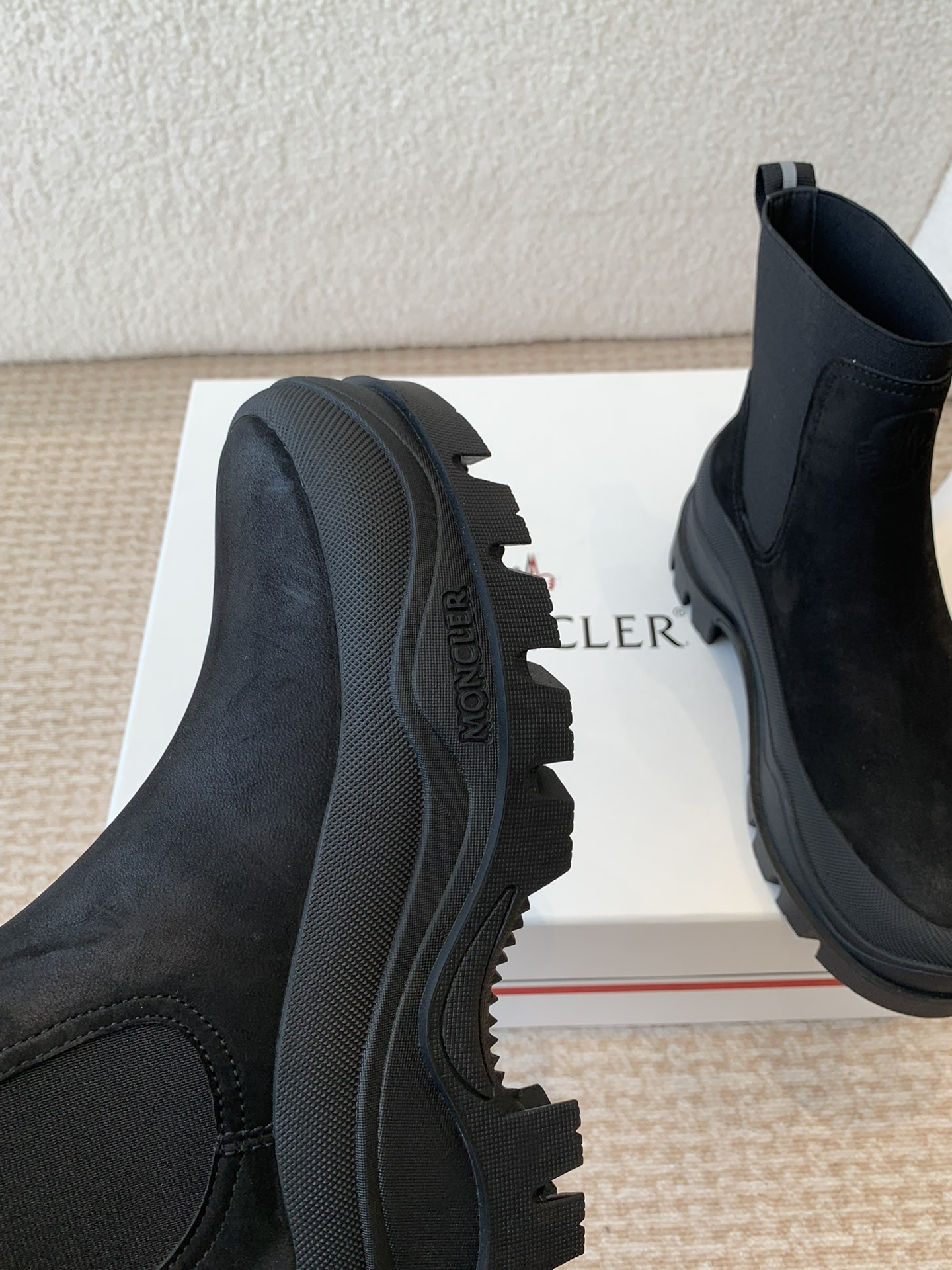 Moncler Union 24s Light Field Boots for Autumn and Winter Adventures - 图片 5