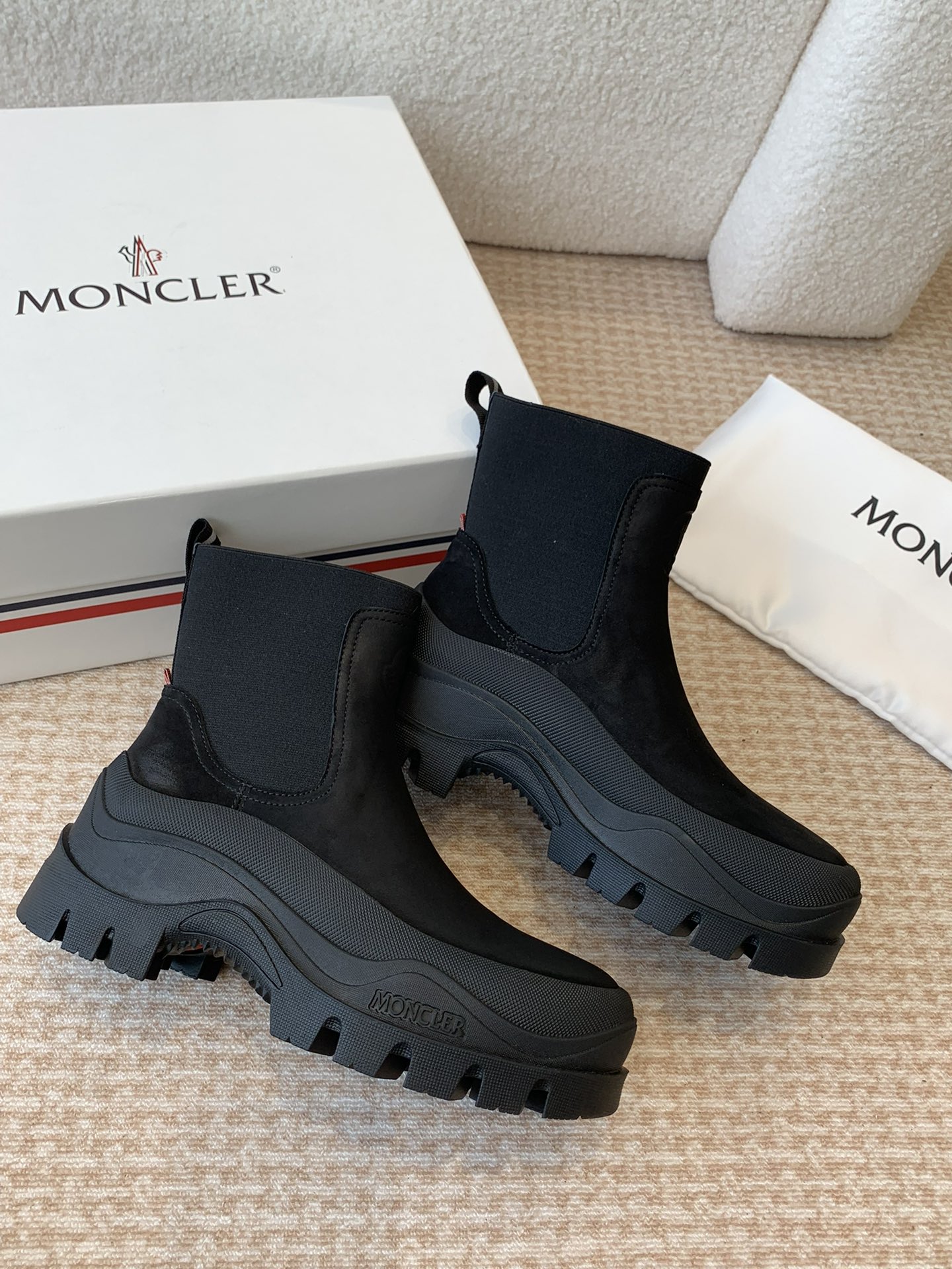 Moncler Union 24s Light Field Boots for Autumn and Winter Adventures - 图片 4