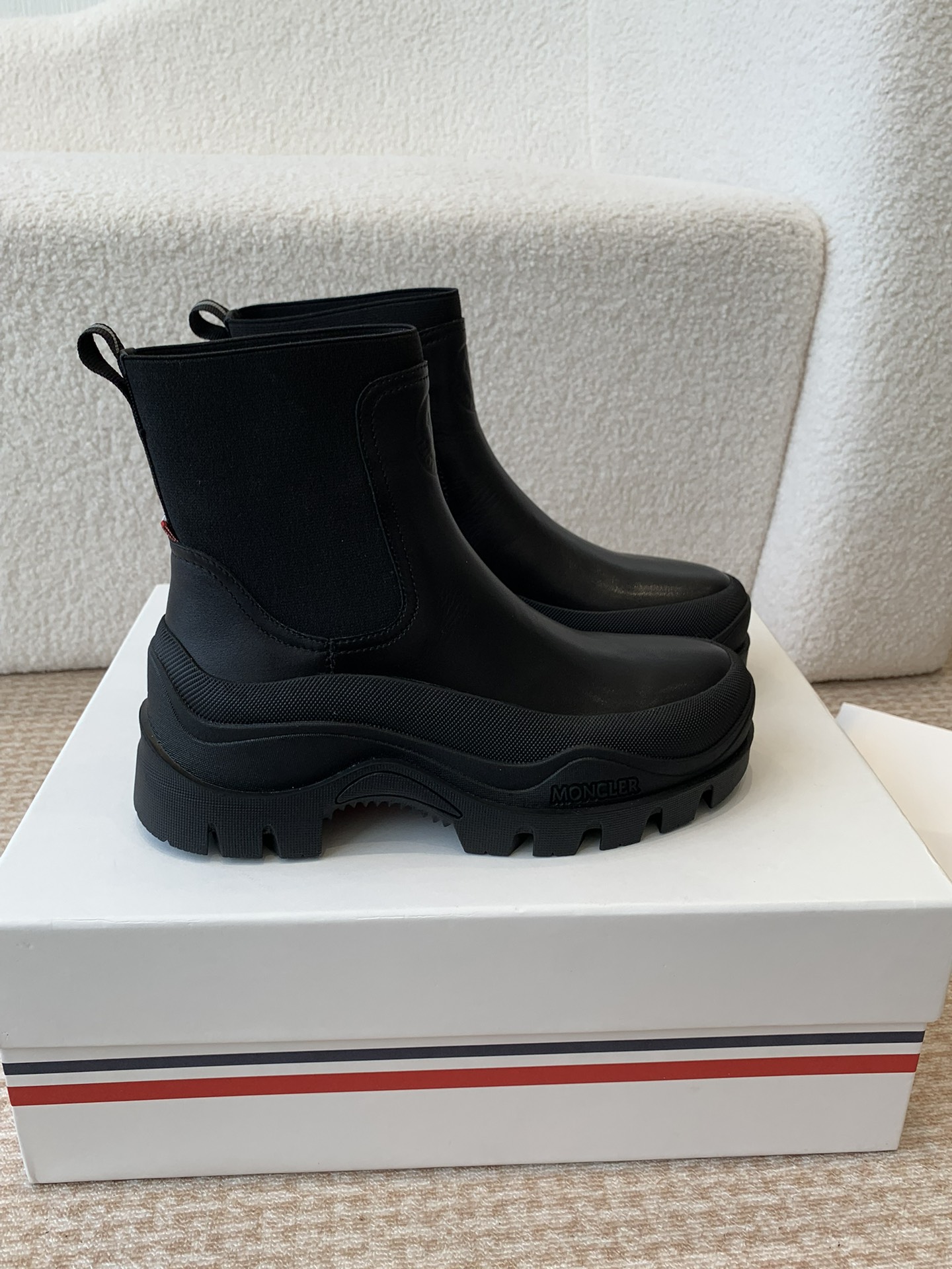 Moncler Union 24s Light Field Boots: Comfortable, Stylish, and Functional - 图片 4