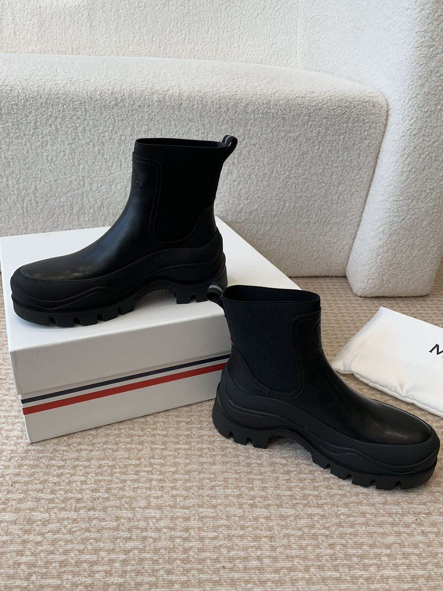 Moncler Union 24s Light Field Boots: Comfortable, Stylish, and Functional - 图片 6