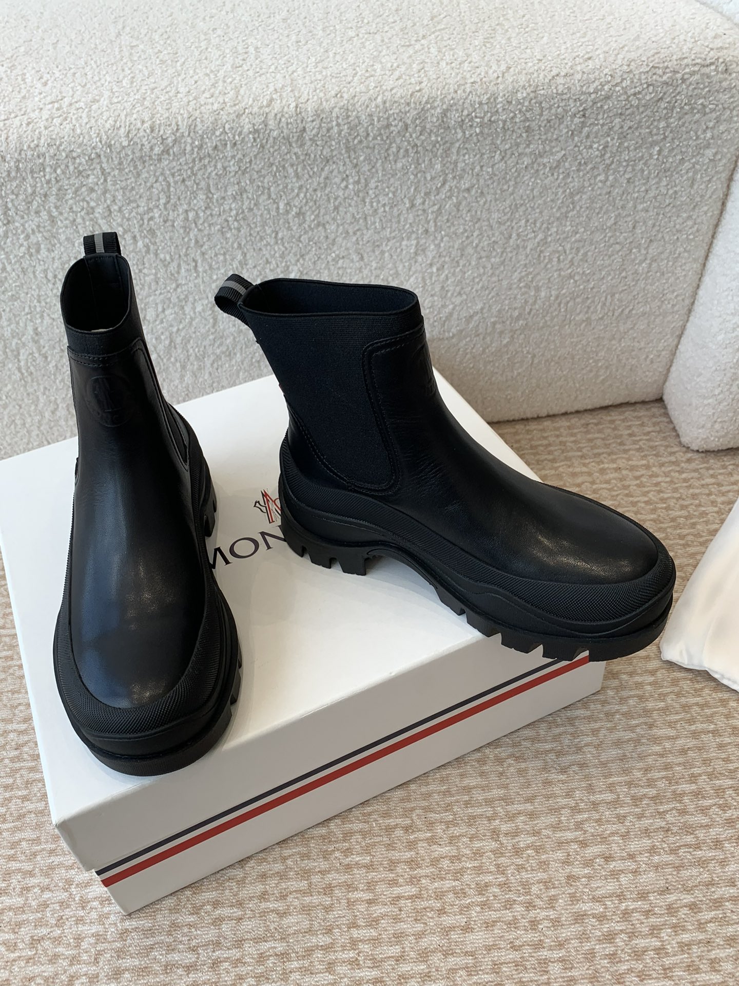 Moncler Union 24s Light Field Boots: Comfortable, Stylish, and Functional - 图片 5