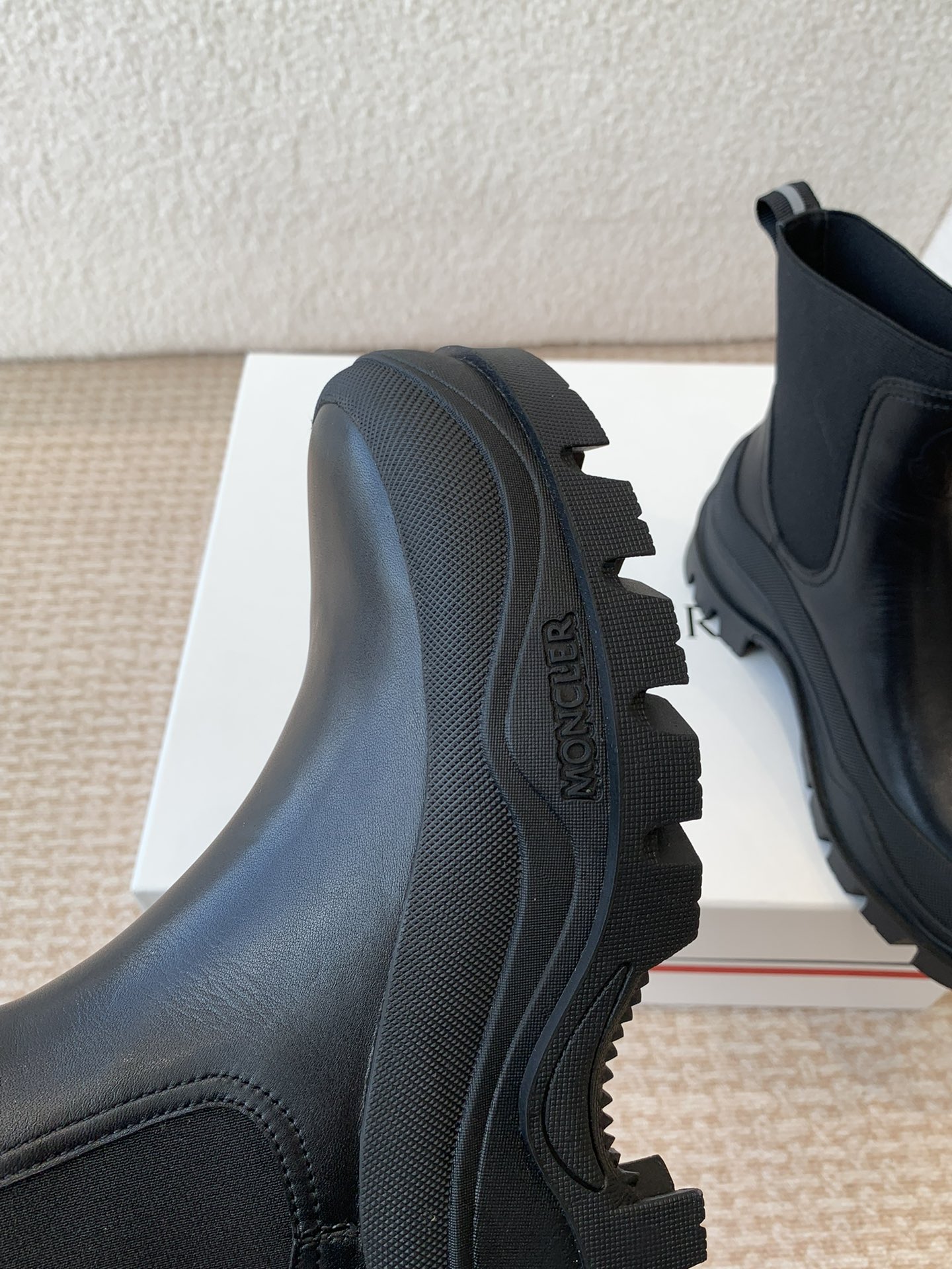 Moncler Union 24s Light Field Boots: Comfortable, Stylish, and Functional - 图片 8