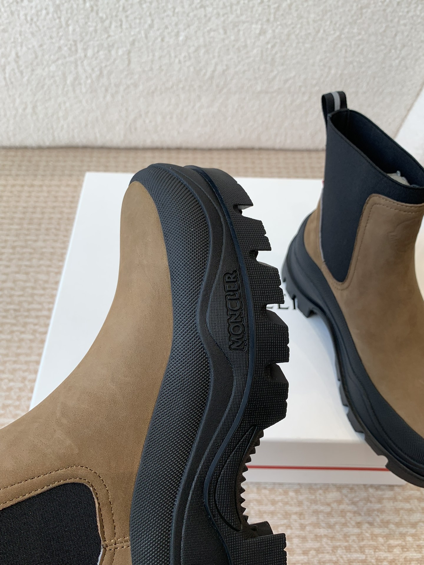 Moncler Union 24s Light Field Boots for Autumn and Winter Adventures - 图片 8