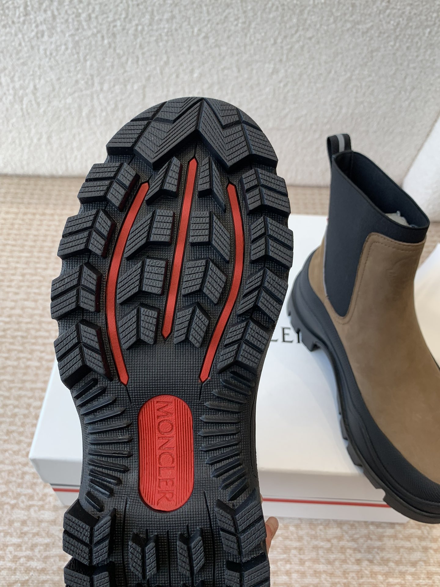 Moncler Union 24s Light Field Boots for Autumn and Winter Adventures - 图片 9