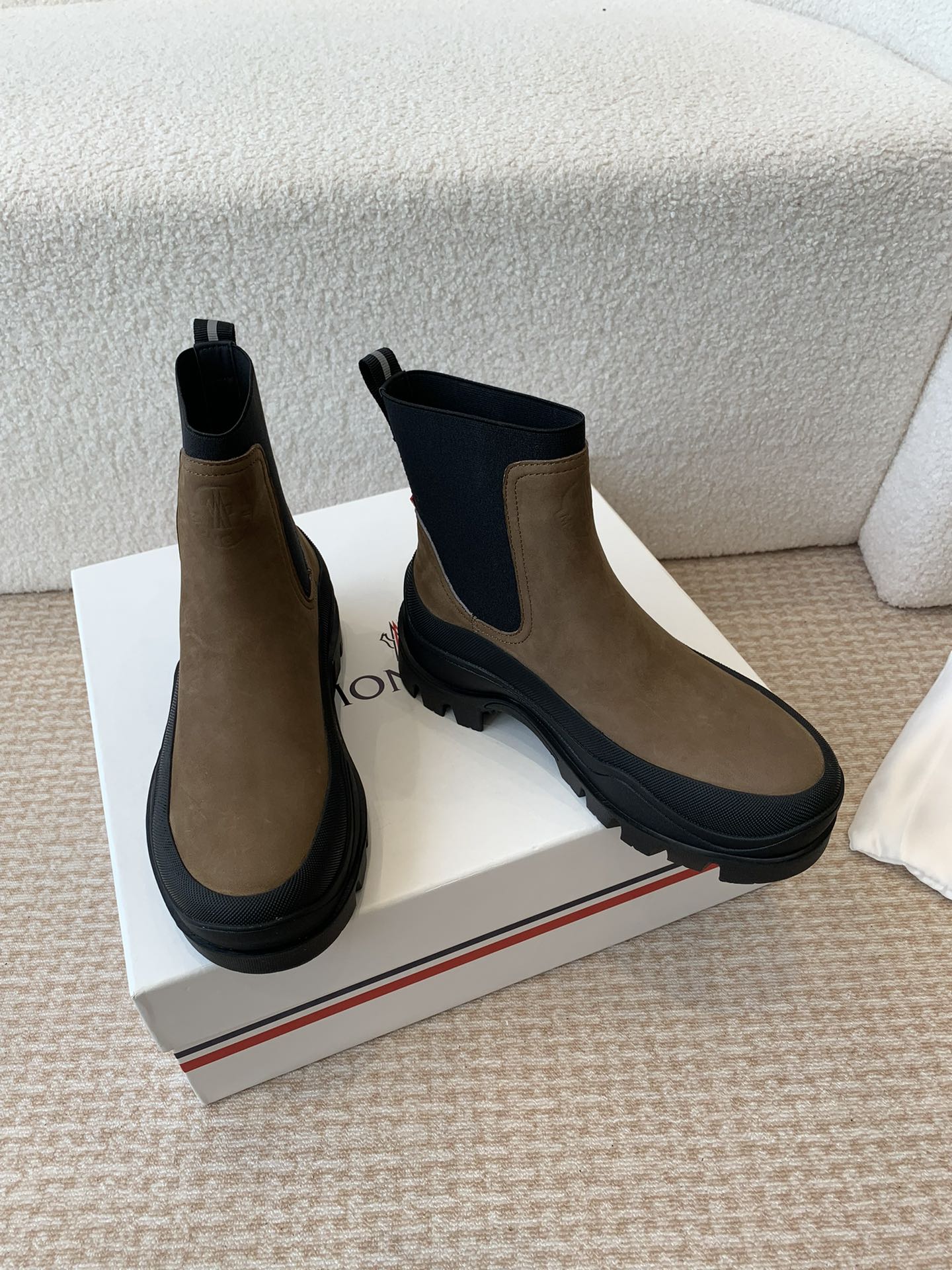 Moncler Union 24s Light Field Boots for Autumn and Winter Adventures - 图片 4