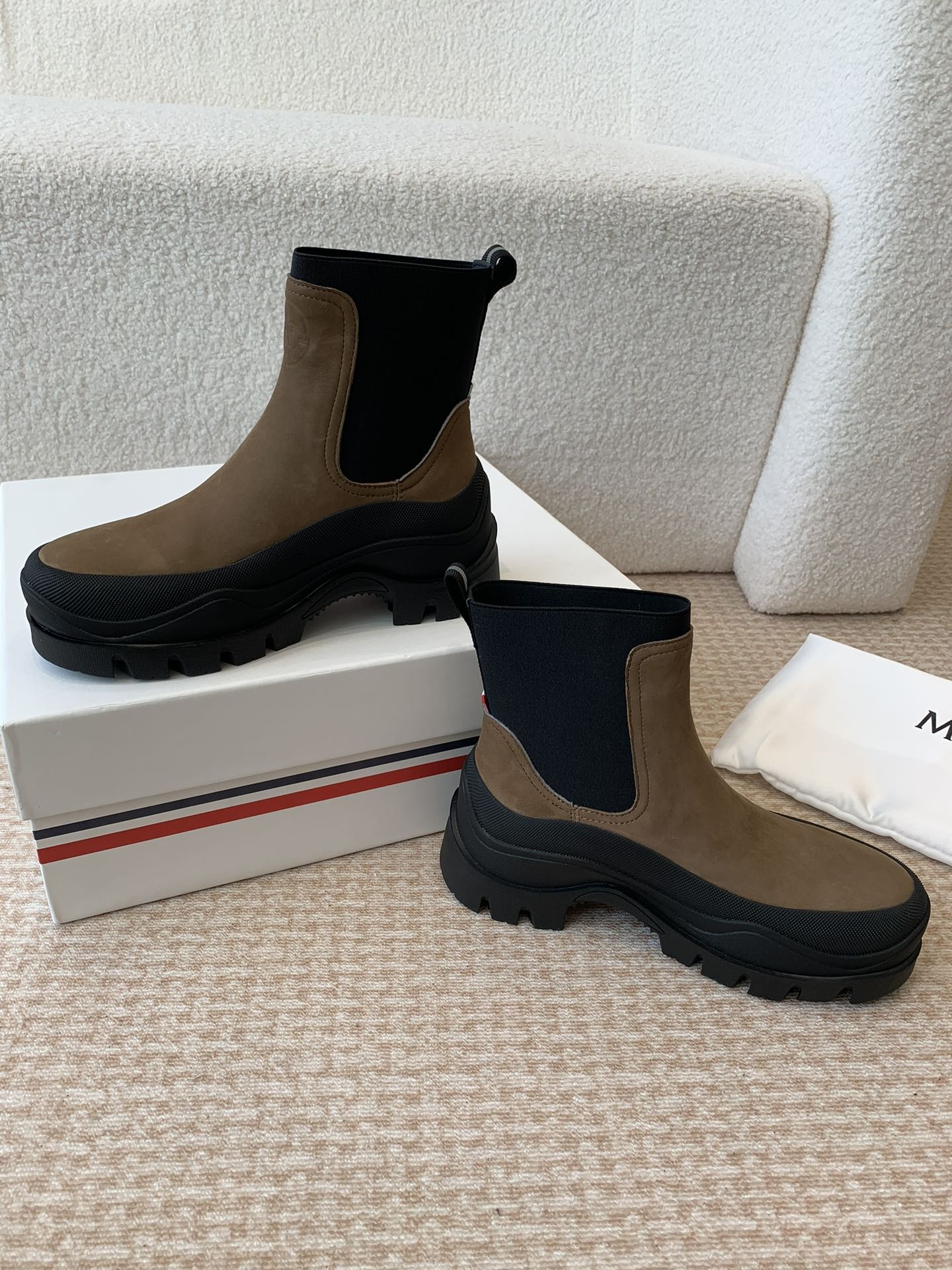 Moncler Union 24s Light Field Boots for Autumn and Winter Adventures - 图片 2