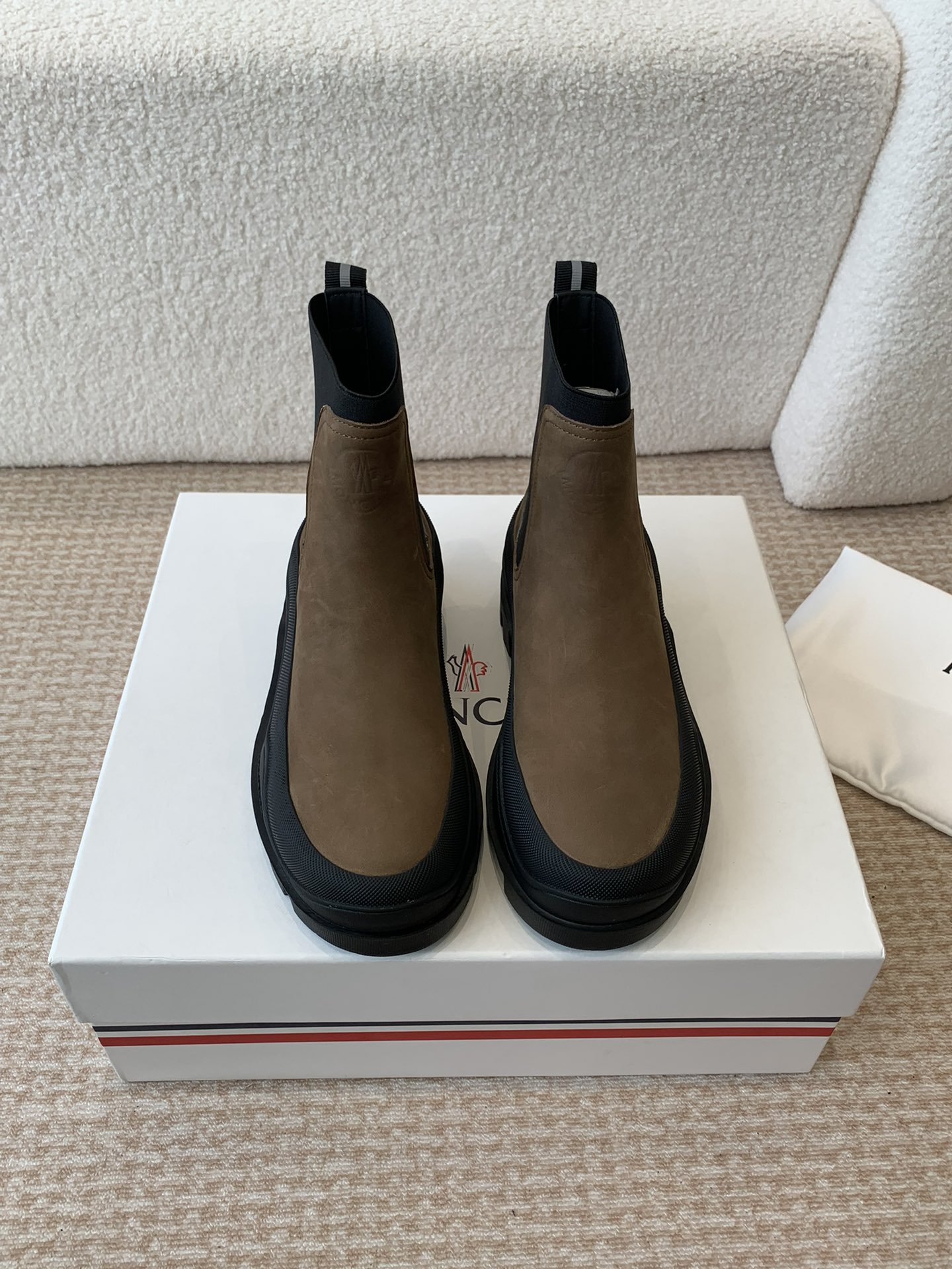 Moncler Union 24s Light Field Boots for Autumn and Winter Adventures - 图片 1