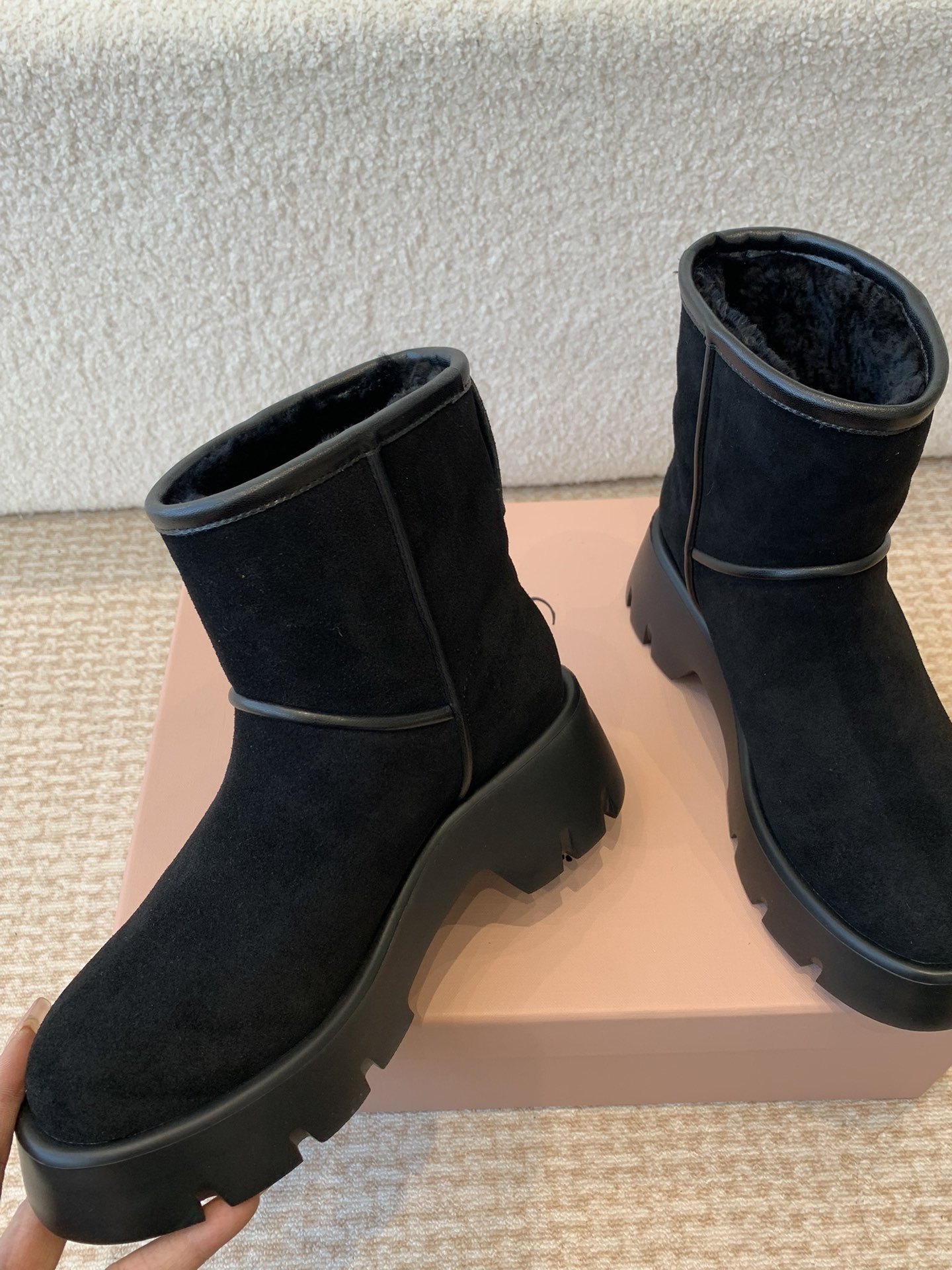 Gianvito Rossi Shoe Collection crafted with premium materials and 7