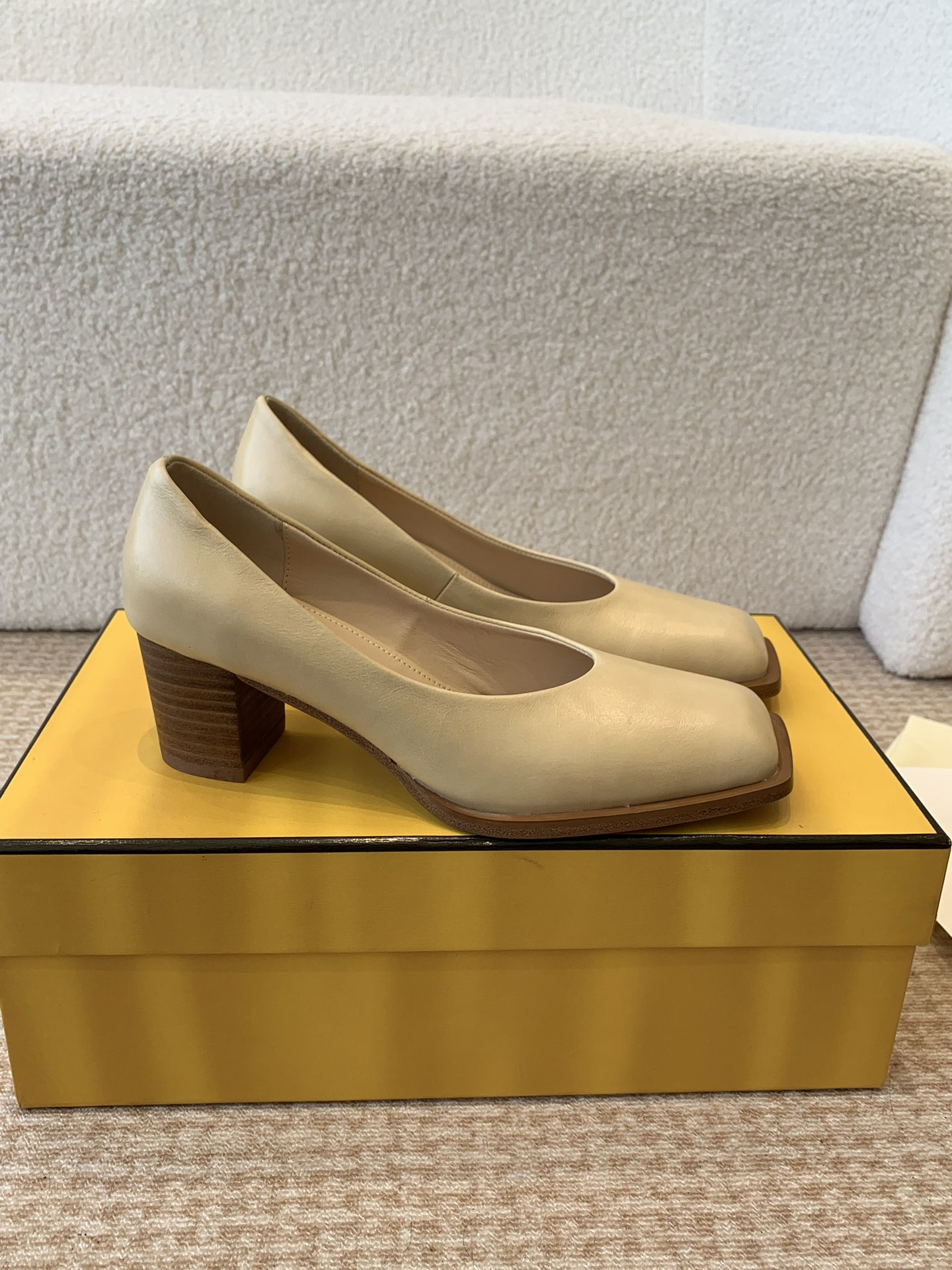 Fendi’s P788 Collection: Unique Shoes with Custom Skins and High Quality Bottoms - 图片 2