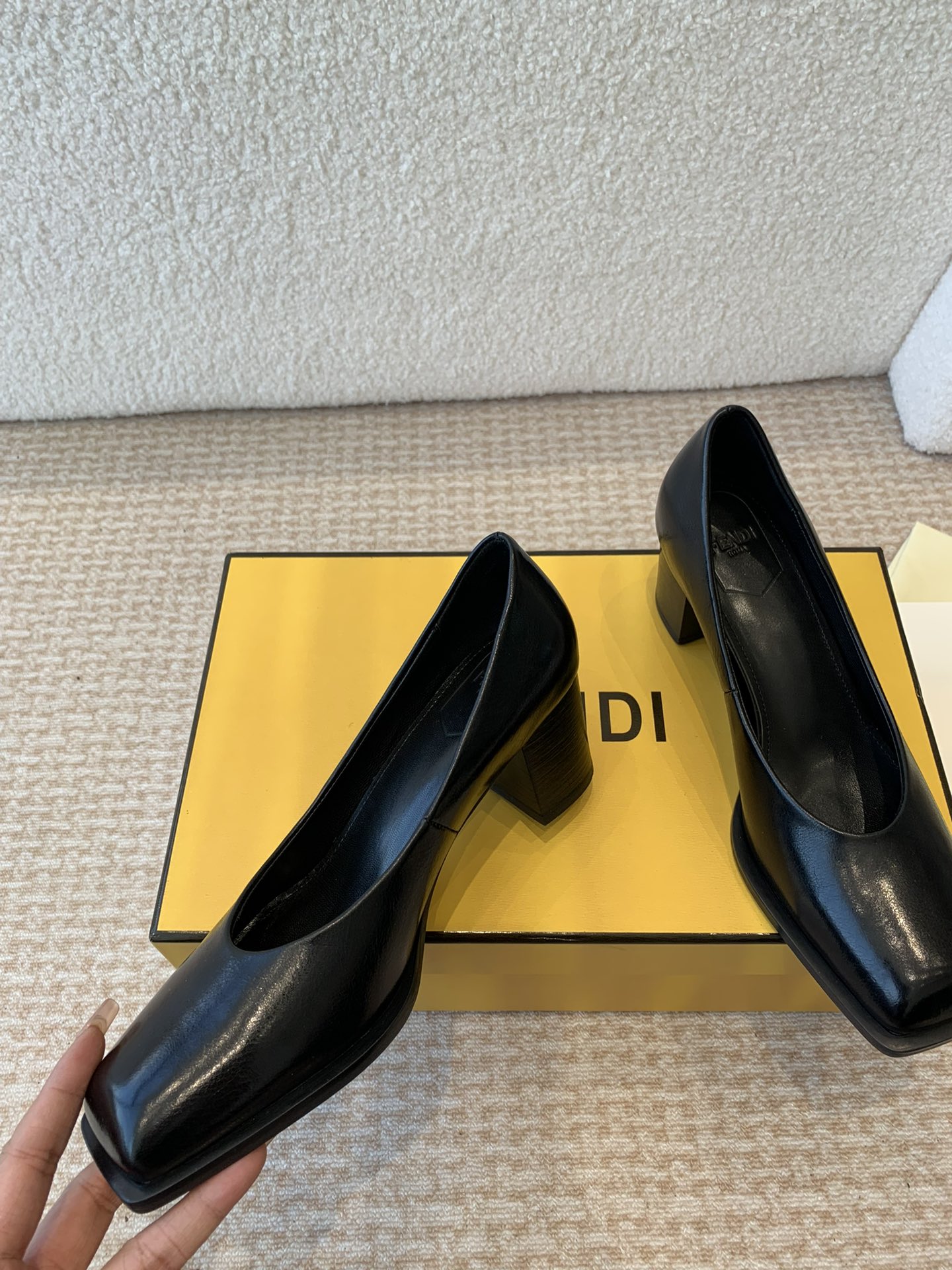 FENDI P788FENDI 24ss New Show: Unique Shoe Collection in Circle Design - 图片 6