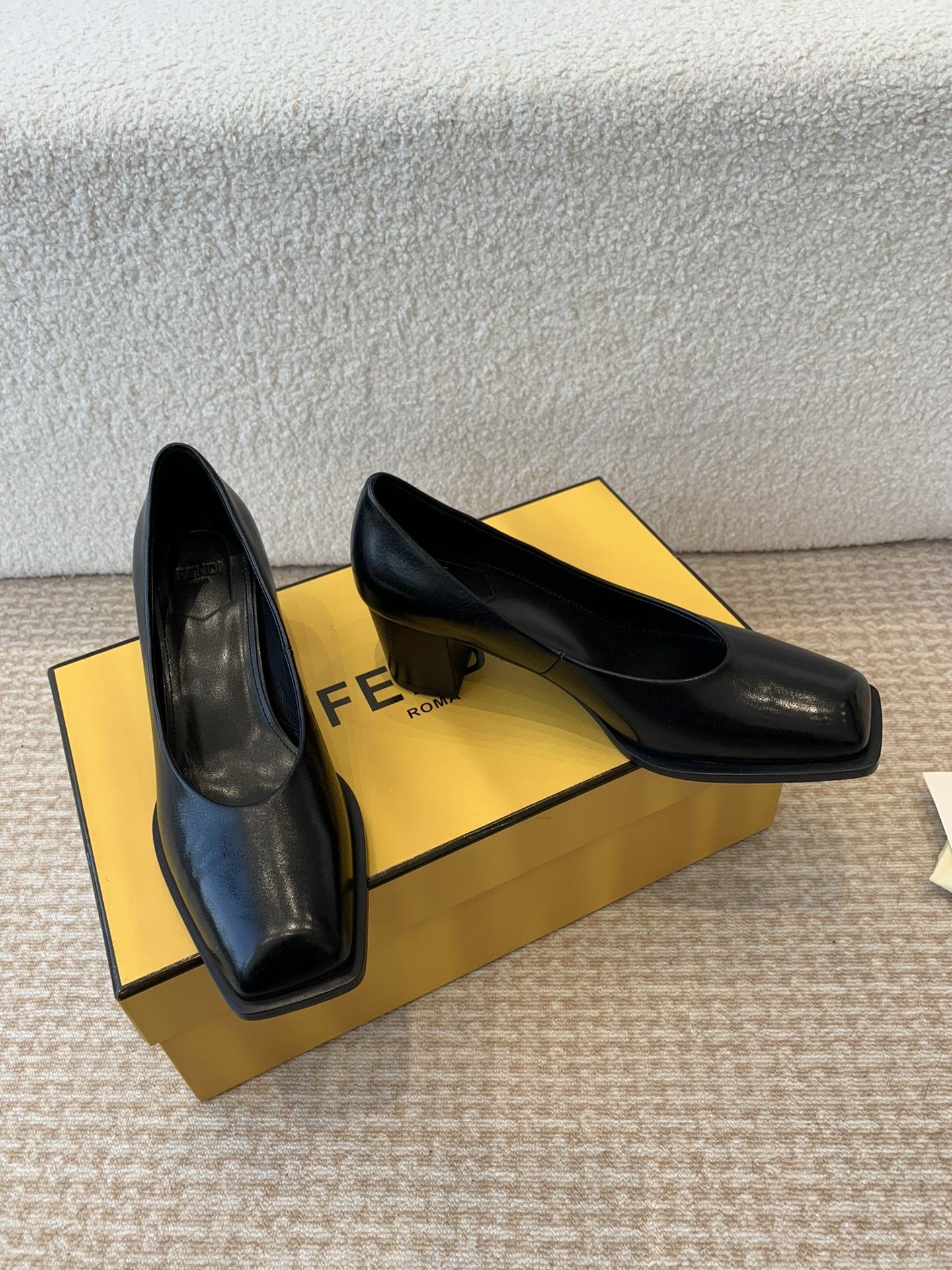 FENDI P788FENDI 24ss New Show: Unique Shoe Collection in Circle Design - 图片 2