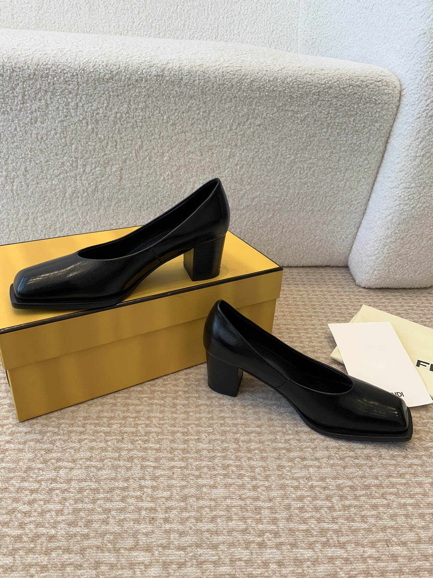 FENDI P788FENDI 24ss New Show: Unique Shoe Collection in Circle Design - 图片 3