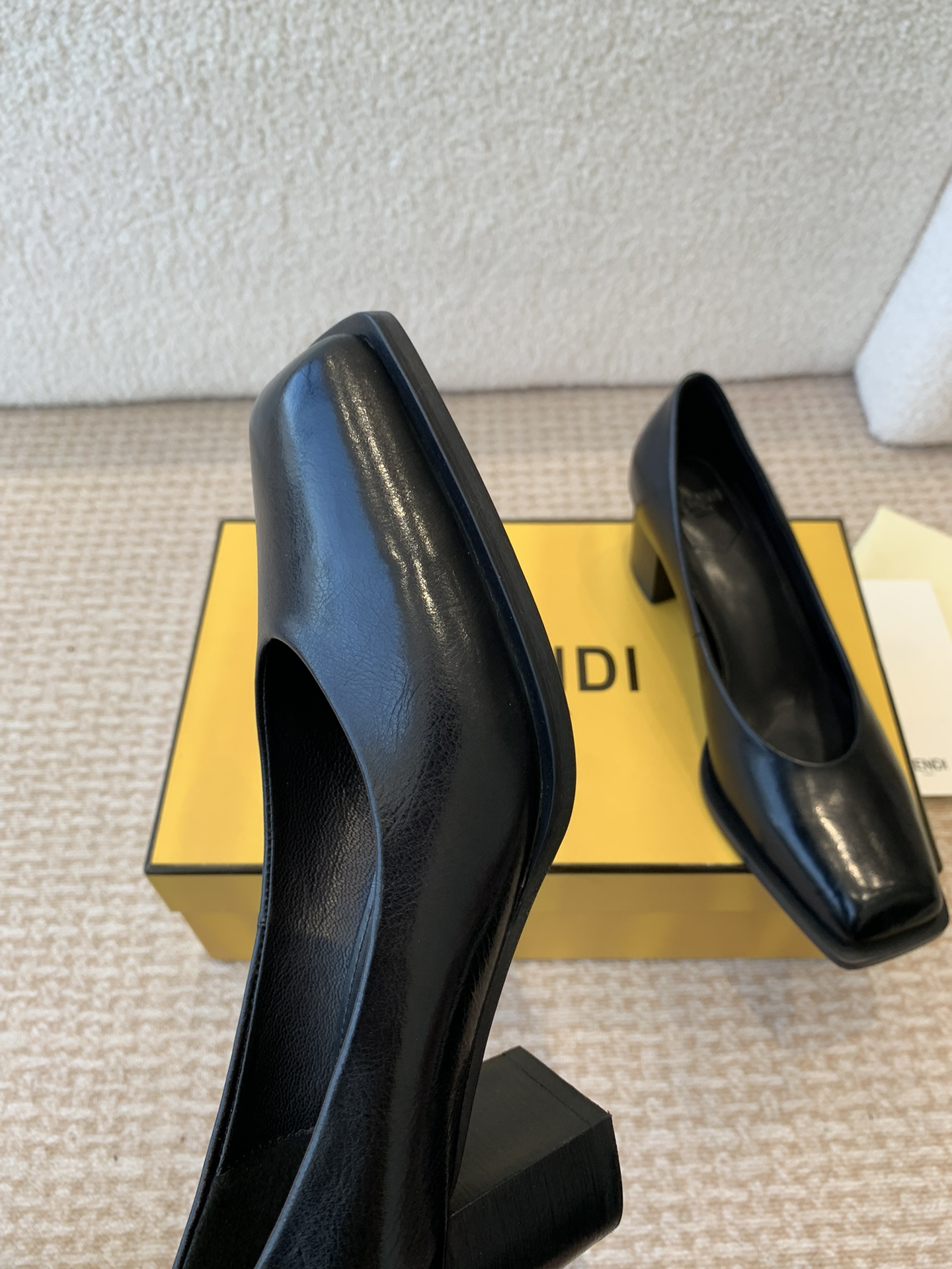 FENDI P788FENDI 24ss New Show: Unique Shoe Collection in Circle Design - 图片 8