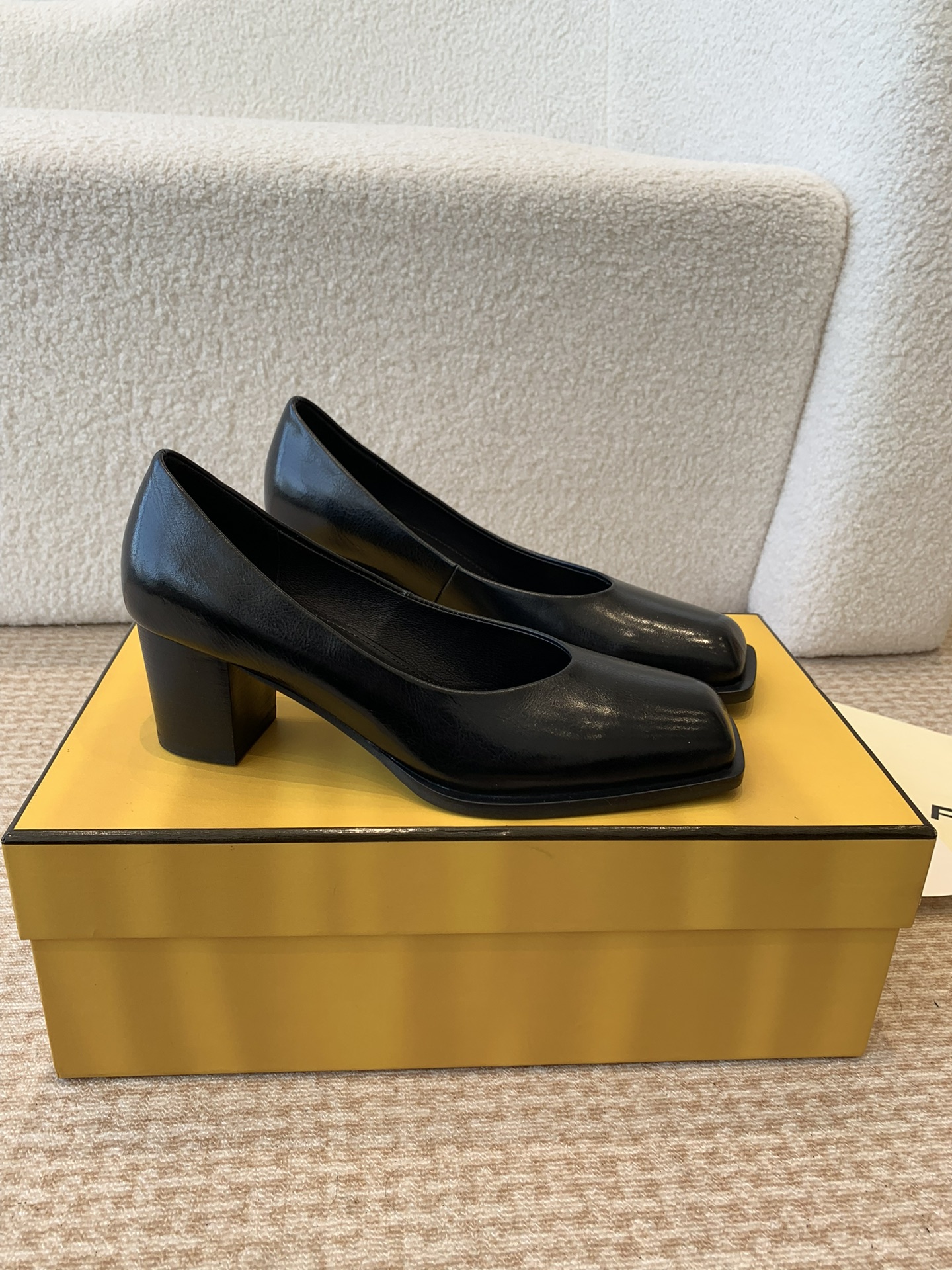 FENDI P788FENDI 24ss New Show: Unique Shoe Collection in Circle Design - 图片 4