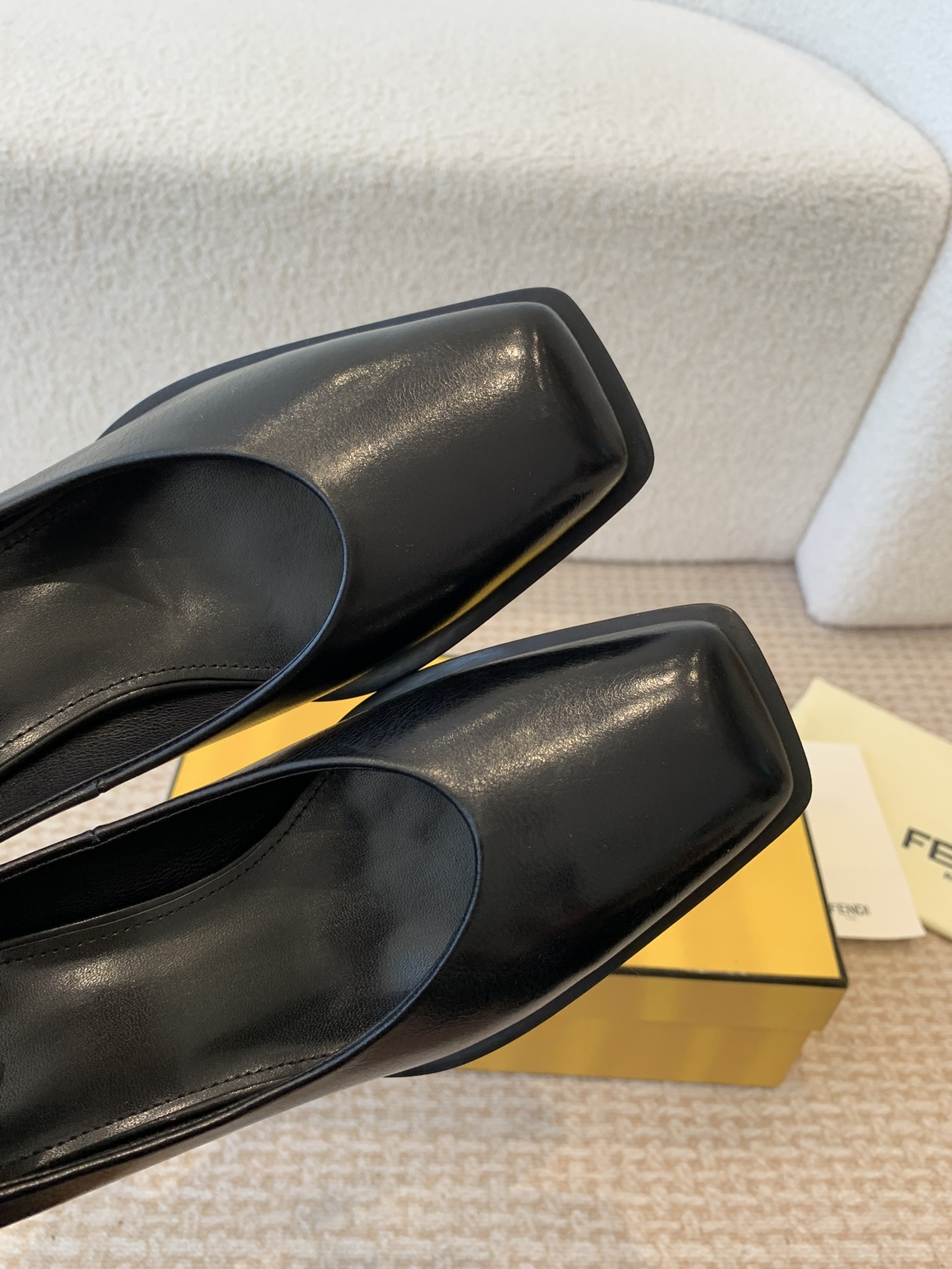 FENDI P788FENDI 24ss New Show: Unique Shoe Collection in Circle Design - 图片 7