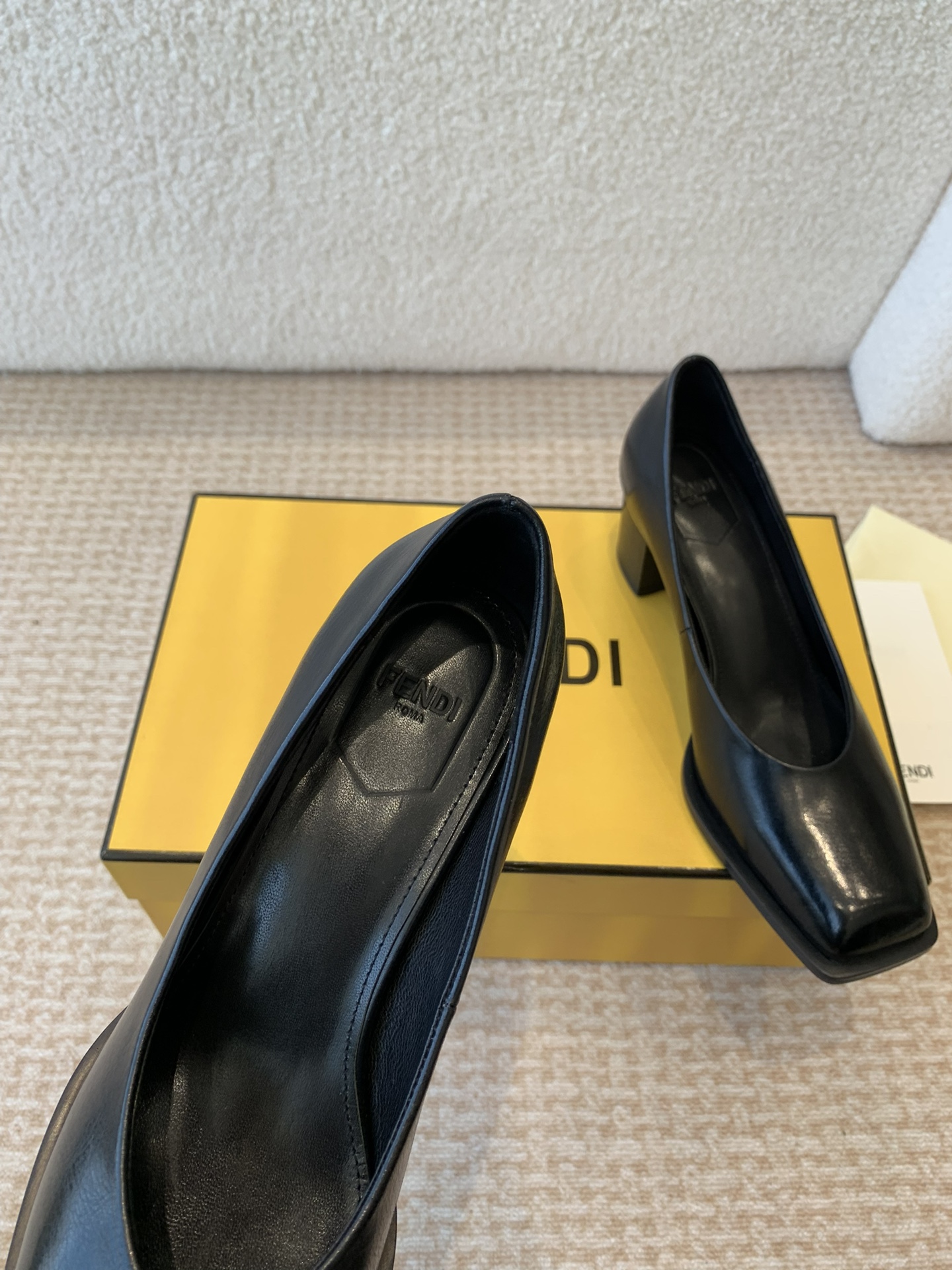 FENDI P788FENDI 24ss New Show: Unique Shoe Collection in Circle Design - 图片 5