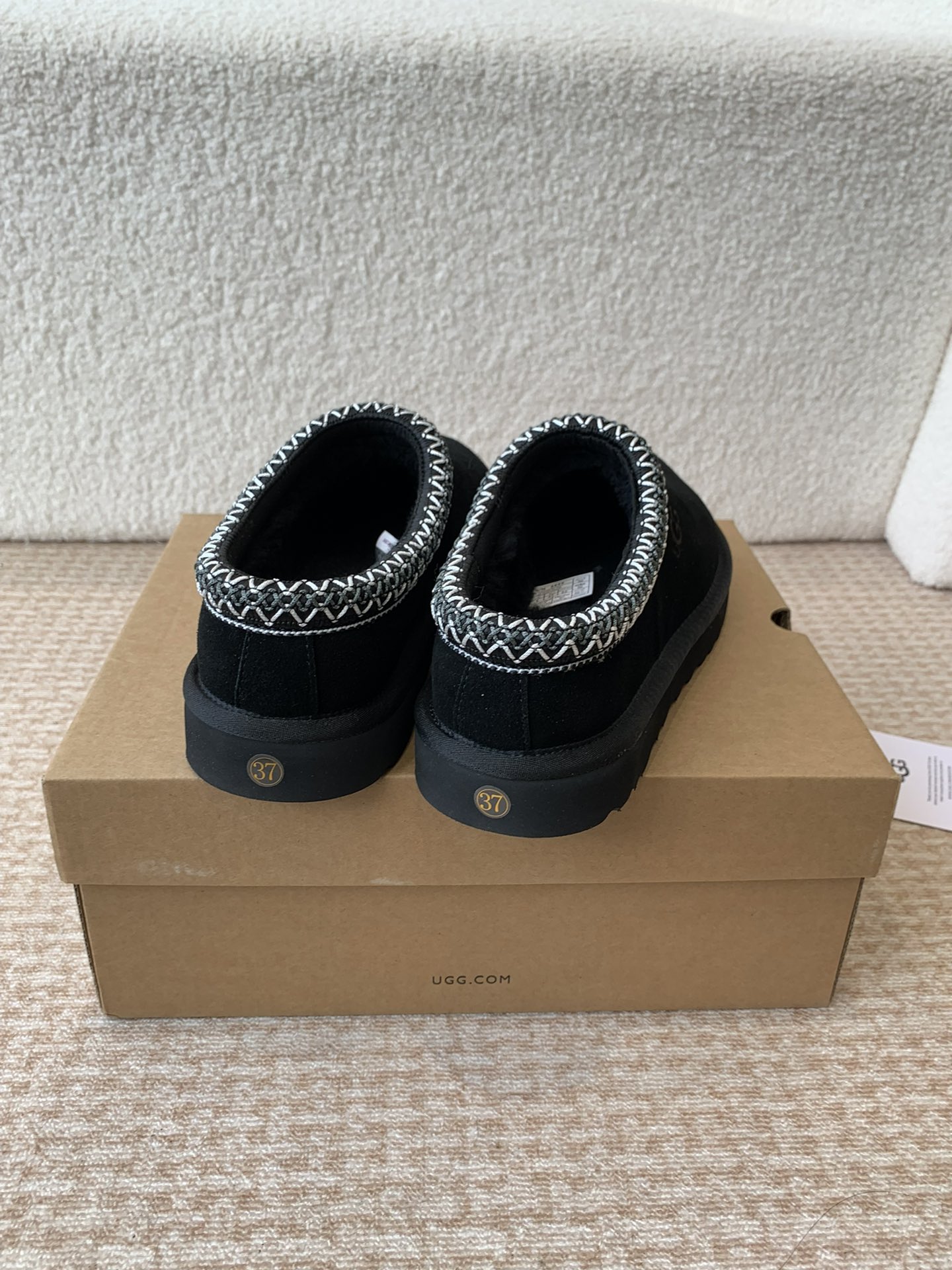 Alexander Wang Ugg 薄底民族风 Feng Chen Wang*TELFAR推出的联名潮款单品就连明星都要抢着穿呢