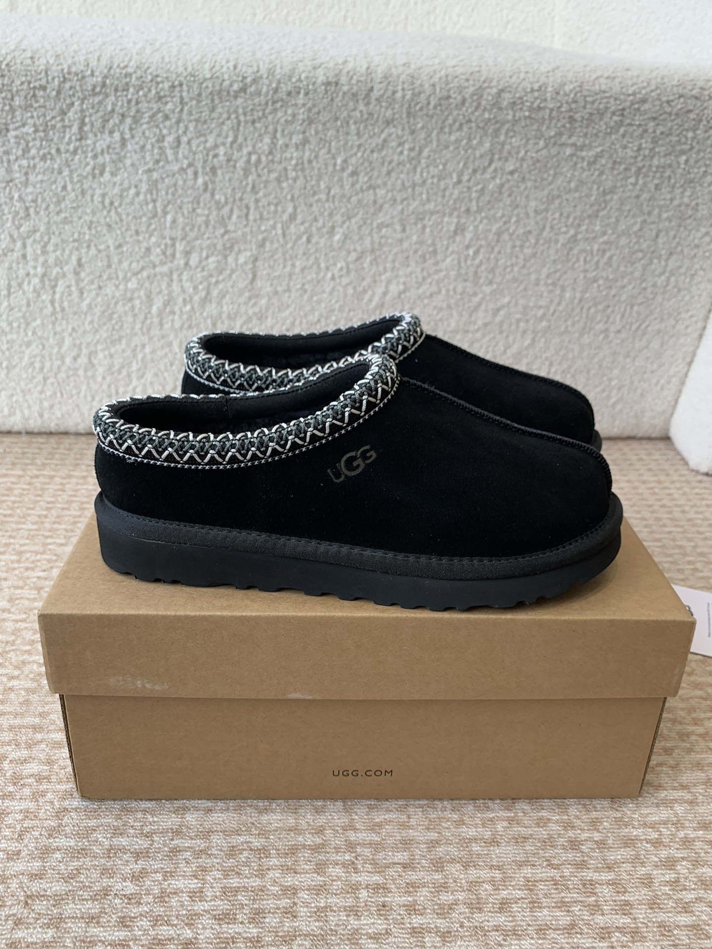 Alexander Wang Ugg 薄底民族风 Feng Chen Wang*TELFAR推出的联名潮款单品就连明星都要抢着穿呢