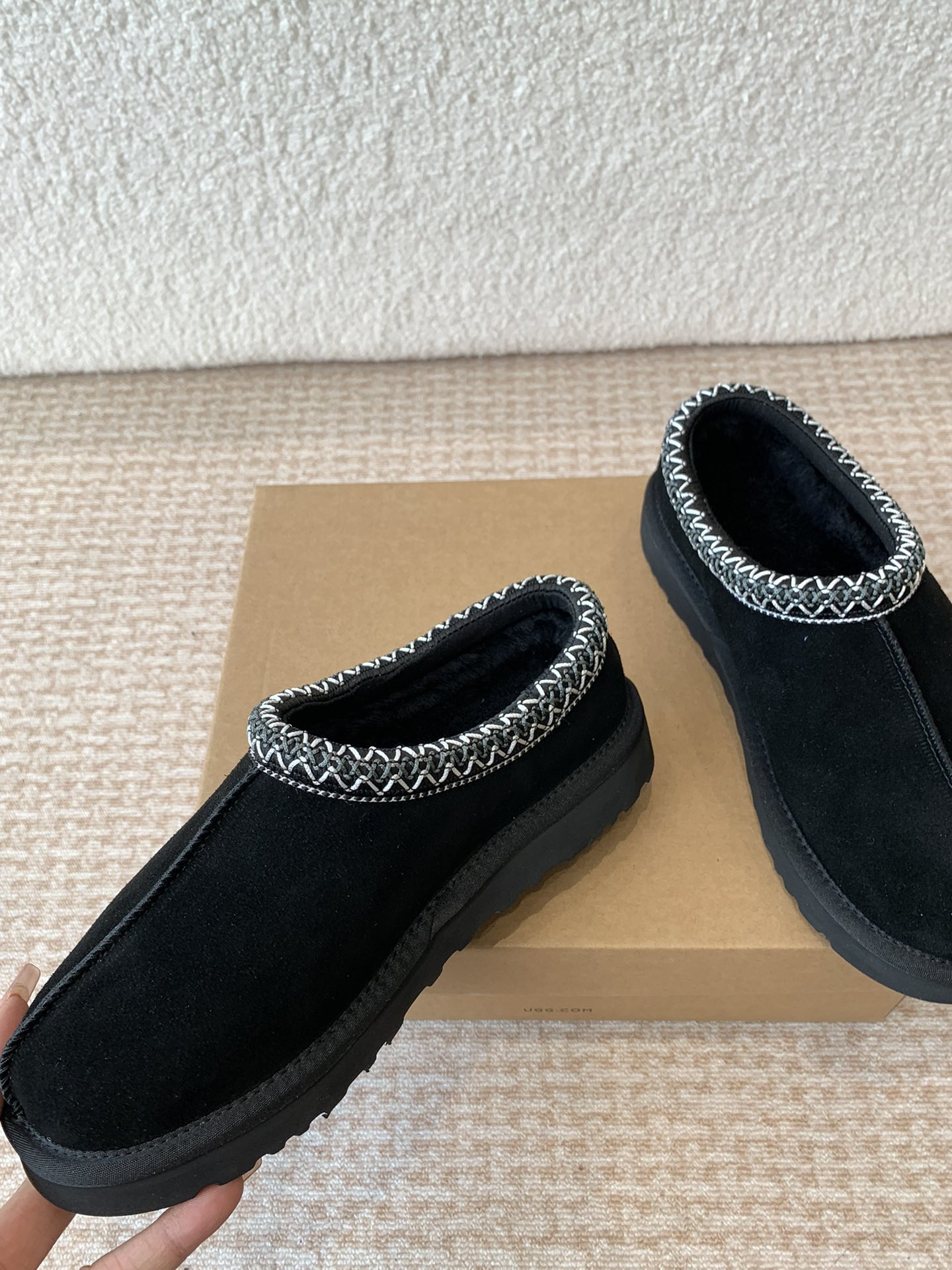 Alexander Wang Ugg 薄底民族风 Feng Chen Wang*TELFAR推出的联名潮款单品就连明星都要抢着穿呢