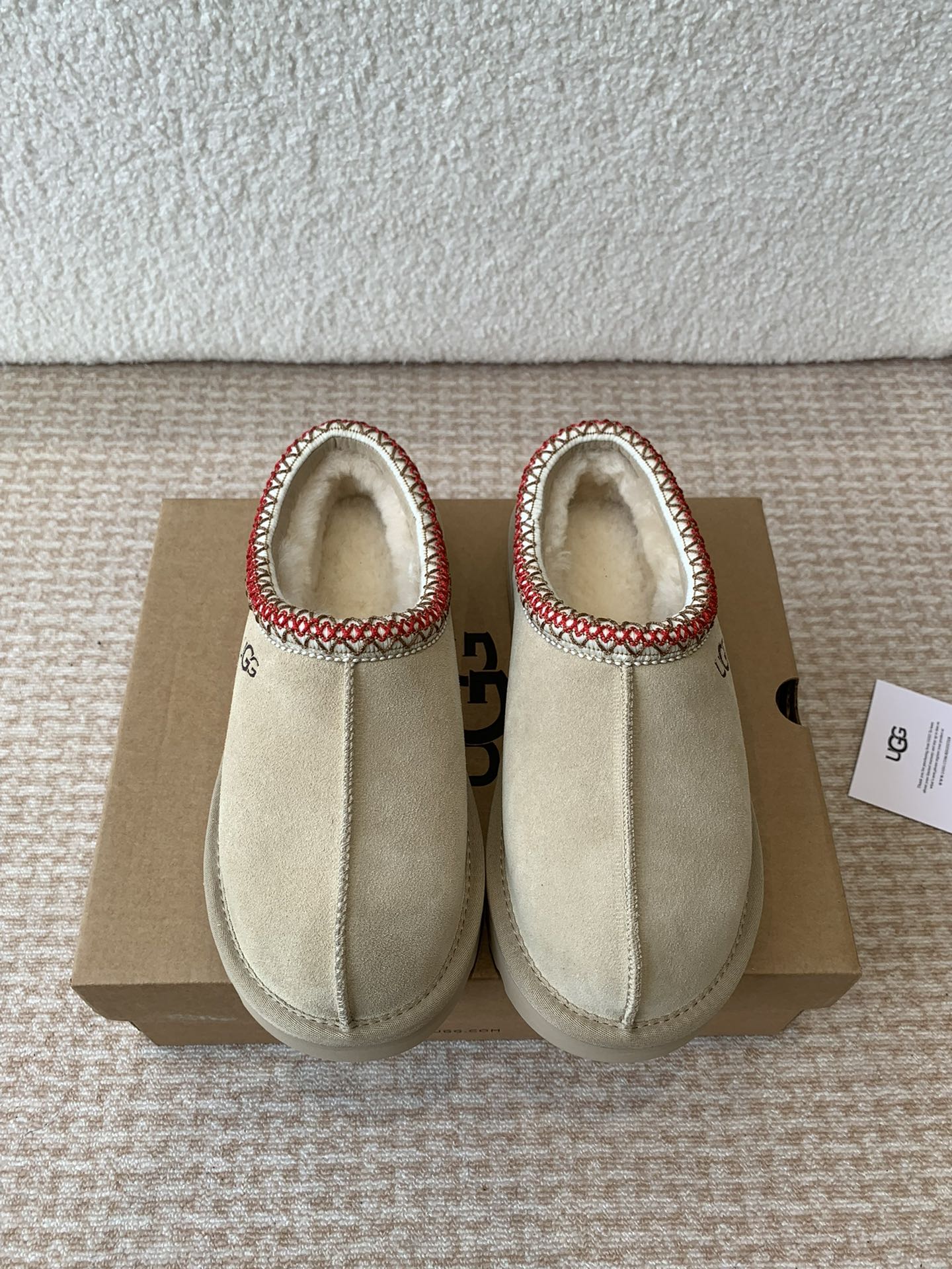 Alexander Wang Ugg 薄底民族风 Feng Chen Wang*TELFAR推出的联名潮款单品就连明星都要抢着穿呢