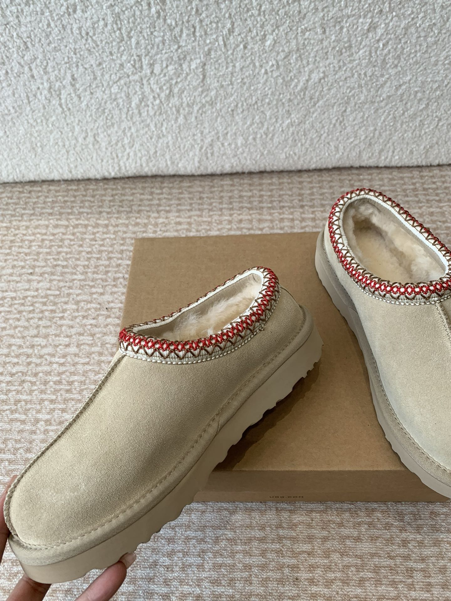 Alexander Wang Ugg 薄底民族风 Feng Chen Wang*TELFAR推出的联名潮款单品就连明星都要抢着穿呢