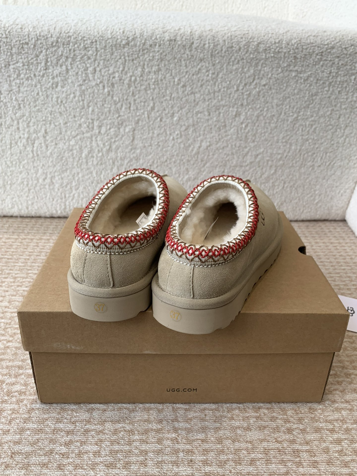 Alexander Wang Ugg 薄底民族风 Feng Chen Wang*TELFAR推出的联名潮款单品就连明星都要抢着穿呢
