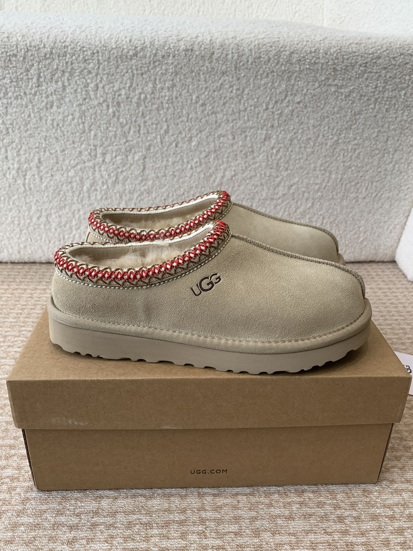Alexander Wang Ugg 薄底民族风 Feng Chen Wang*TELFAR推出的联名潮款单品就连明星都要抢着穿呢