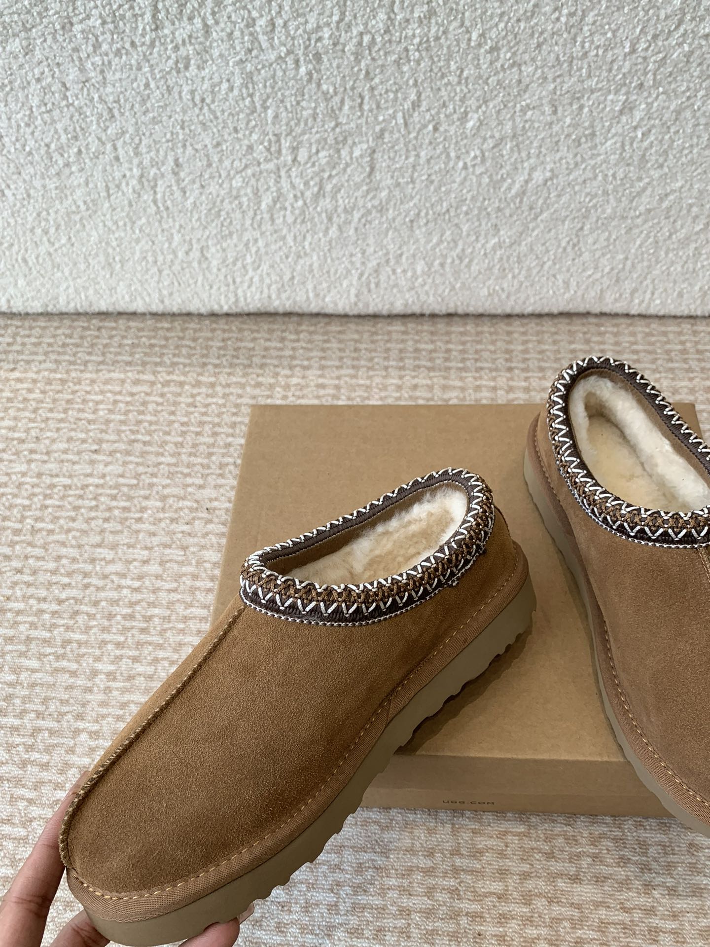 Alexander Wang Ugg 薄底民族风 Feng Chen Wang*TELFAR推出的联名潮款单品就连明星都要抢着穿呢