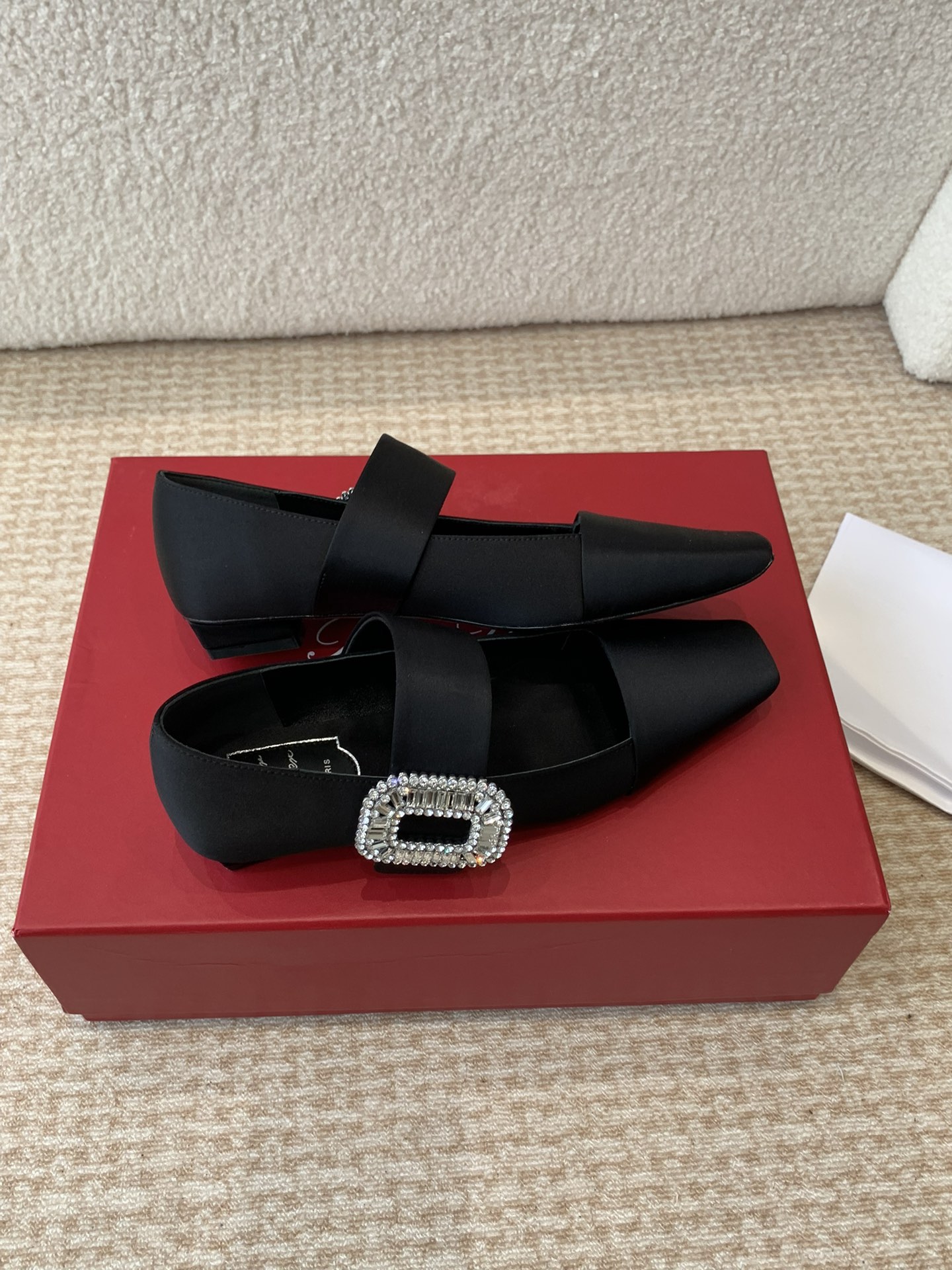Roger Vivier RV最新款钻扣真丝方头粗跟系列显玛丽珍单 7