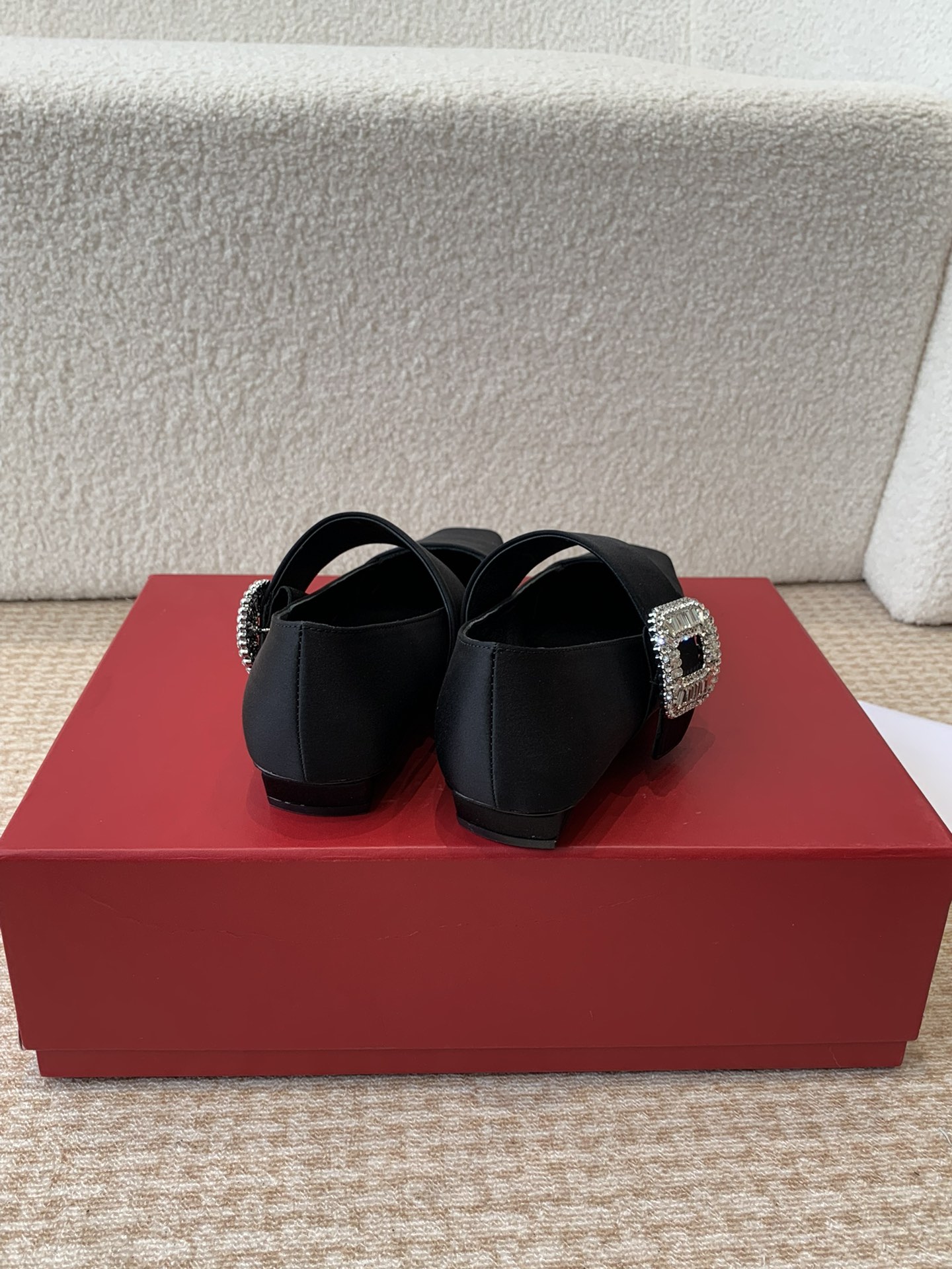 Roger Vivier RV最新款钻扣真丝方头粗跟系列显玛丽珍单 6