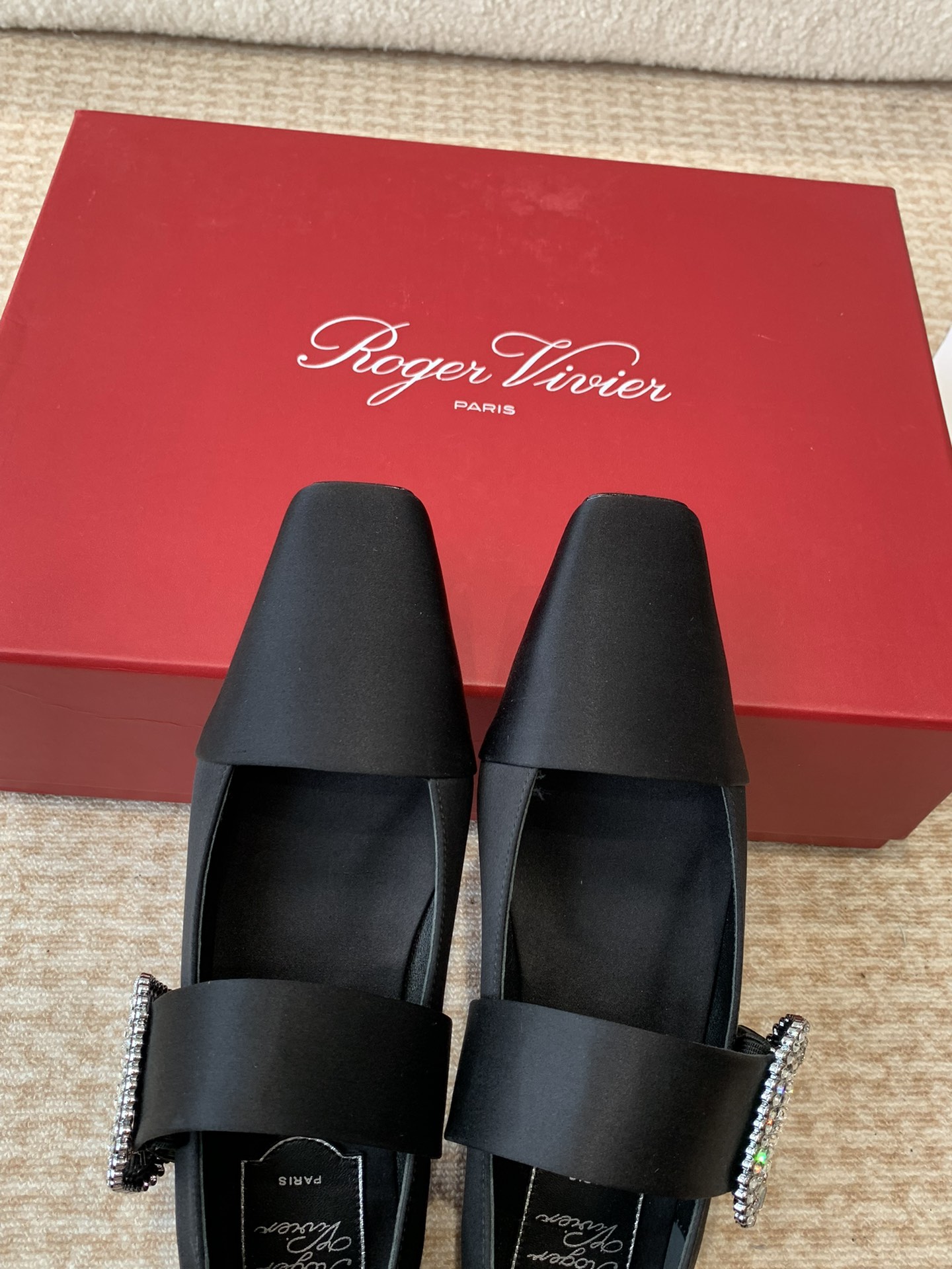 Roger Vivier RV最新款钻扣真丝方头粗跟系列显玛丽珍单 5