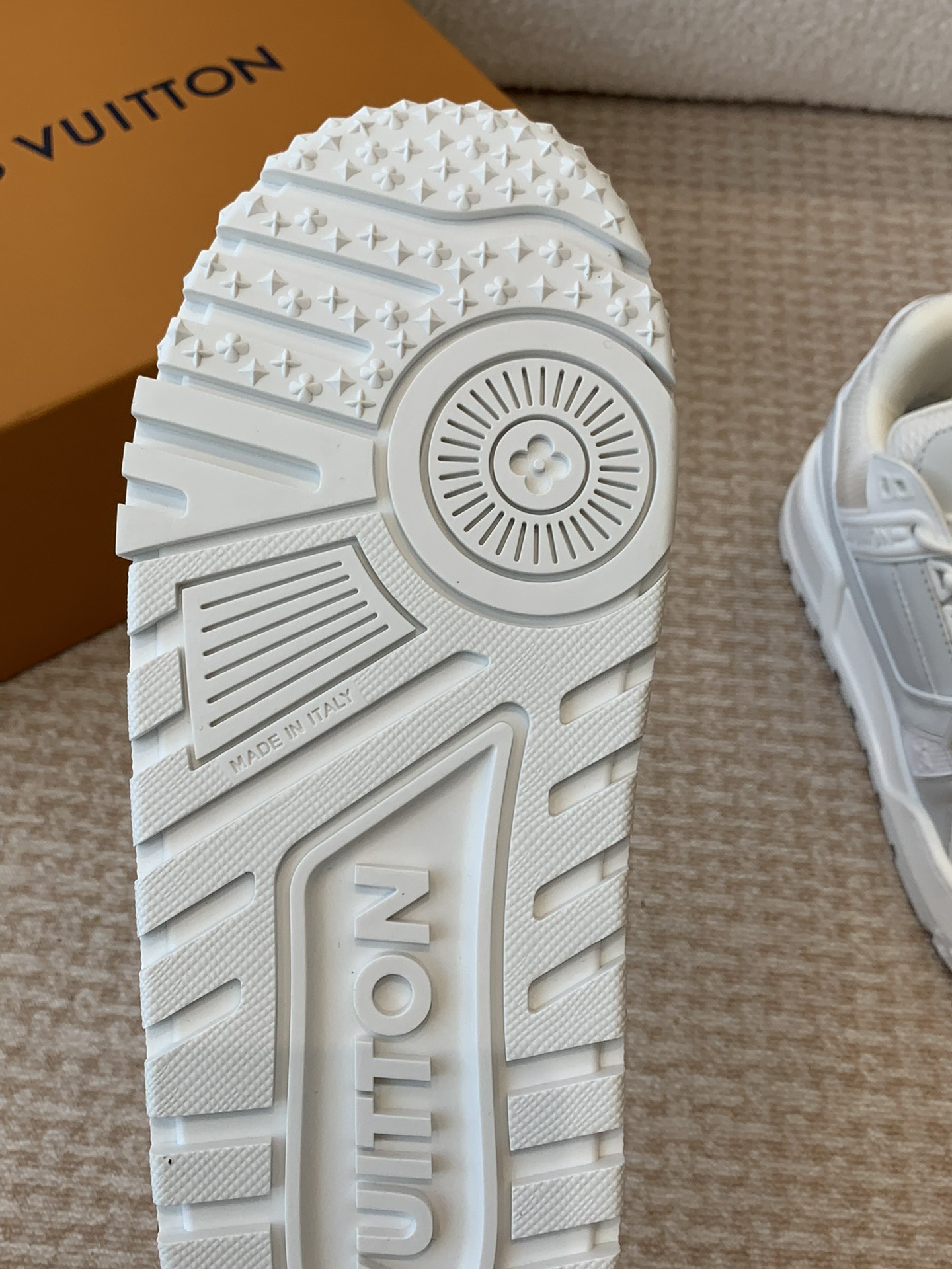 Louis Vuitton Louis Vuitton 走秀款胖丁trainer 龙年限定款 面包鞋