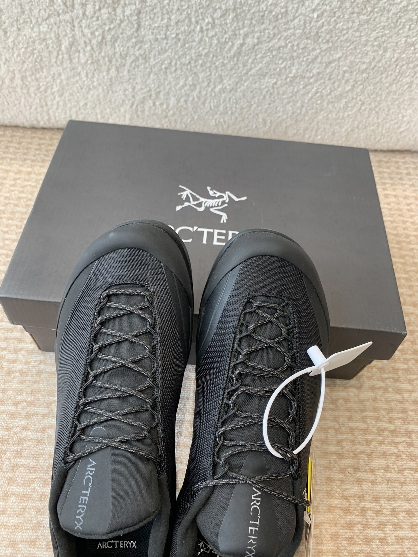 ARCTERYX P693 Synthetic Box Packaging Shoe with TPU Chassis and OrthoLite Insoles - 图片 3