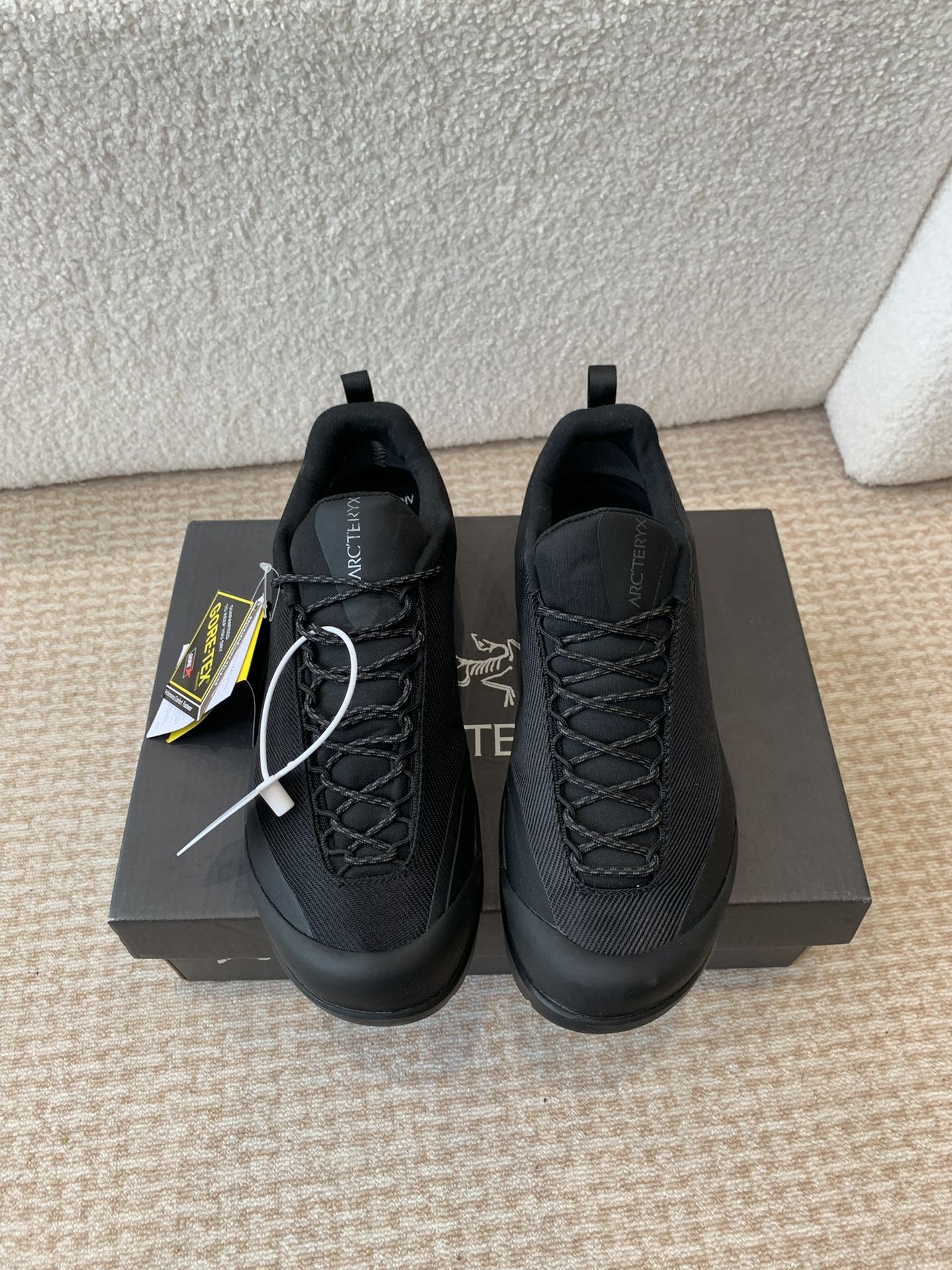 ARCTERYX P693 Synthetic Box Packaging Shoe with TPU Chassis and OrthoLite Insoles