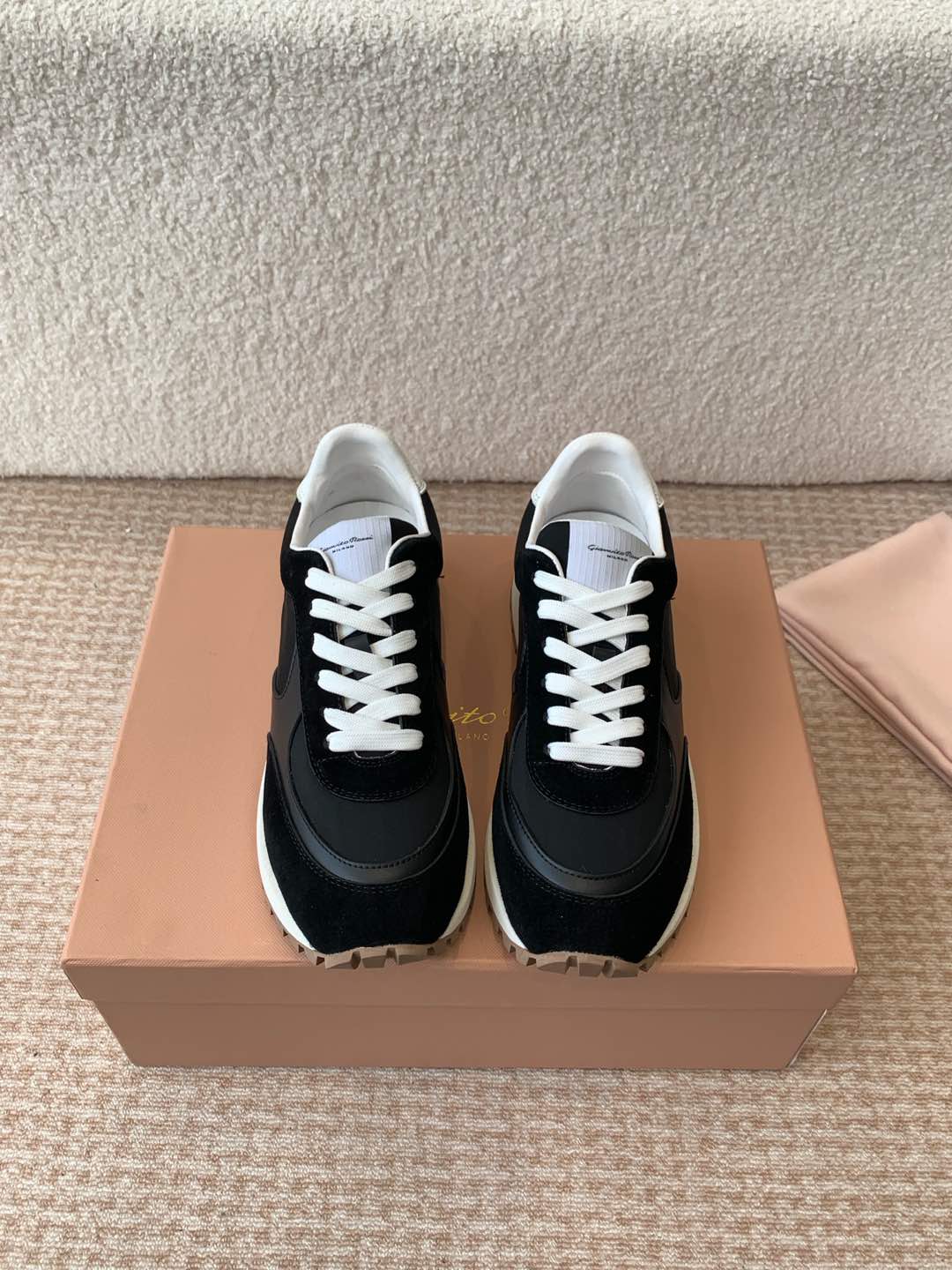 Gianvito Rossi 25ss Retro Agan Sneakers: Super Old-Fashioned and Cozy!