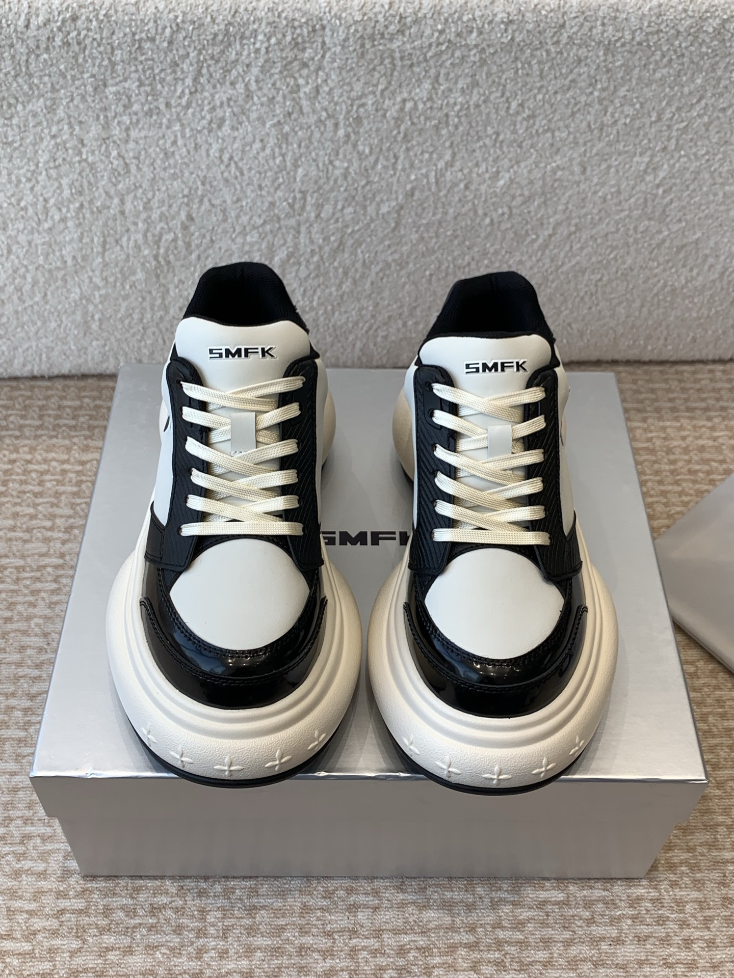 NO:174302,(One size larger) Smfk niche fashion brand hits, design relief, thick sole, sports shoes, casual shoes, really, very durable, the more you like it!  The gospel of short babies directly extends the body proportions!  !  Sole soft and comfortable, sole is wear-resistant and non-slip - and every color is very versatile. It is really suitable for this spring and summer. The upper is original cowhide/original net, the inner lining is original mesh, heel height 7cm, the sole is original EVA rubber outsole Size#35-40 (40 custom made without return), casual shoes/sports shoes, sneakers, cowhide19860909（偏大一码） Smfk 小众潮牌爆款 设计感浮雕 厚底 运动鞋 休闲鞋 爆真的是很耐看越看越喜欢！矮个子宝宝的福音直接拉长身材比例！！ 鞋身柔软舒适,鞋底耐磨防滑- 而且每个颜色都非常百搭.真的太适合这个春夏  鞋面原版牛皮/原版网 内里原版网面 跟高7cm 鞋底原版EVA橡胶大底 Size#35-40（40定做不退换）,休闲鞋/运动鞋,sneakers,cowhide,Women's Shoes