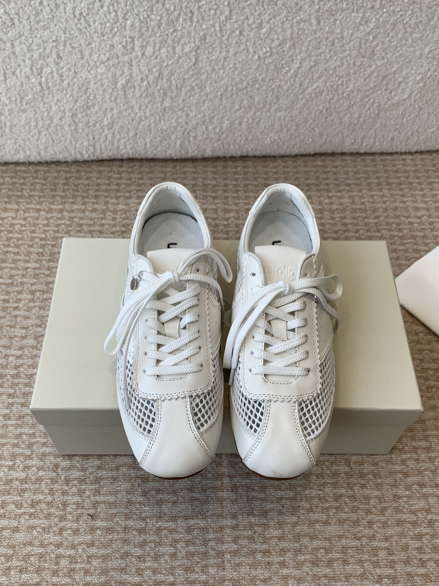 NO:174305,unfolio Spring and Summer 25 new Cross-Trainer lace-up low-top sneakers. Many internet celebrities. The same style as stars. Super soft and comfortable. Imported fabrics, imported beef reverse velvet/imported cowhide, inner sheepskin fabric splicing, original open mold rubber sole, Size#35-40 (40 custom made without return or exchange), casual shoes/sports shoes, sneakers, cowhide, sheepskin19860909unfolio春夏 25新品Cross-Trainer系带低帮运动鞋 文咏珊张小斐众多网红 明星同款 超级如软舒适 面料进口牛反绒/进口牛皮 内里羊皮布料拼接 大底原版开模橡胶大底 Size#35-40（40定做不退换）,休闲鞋/运动鞋,sneakers,cowhide,sheepskin,Women's Shoes