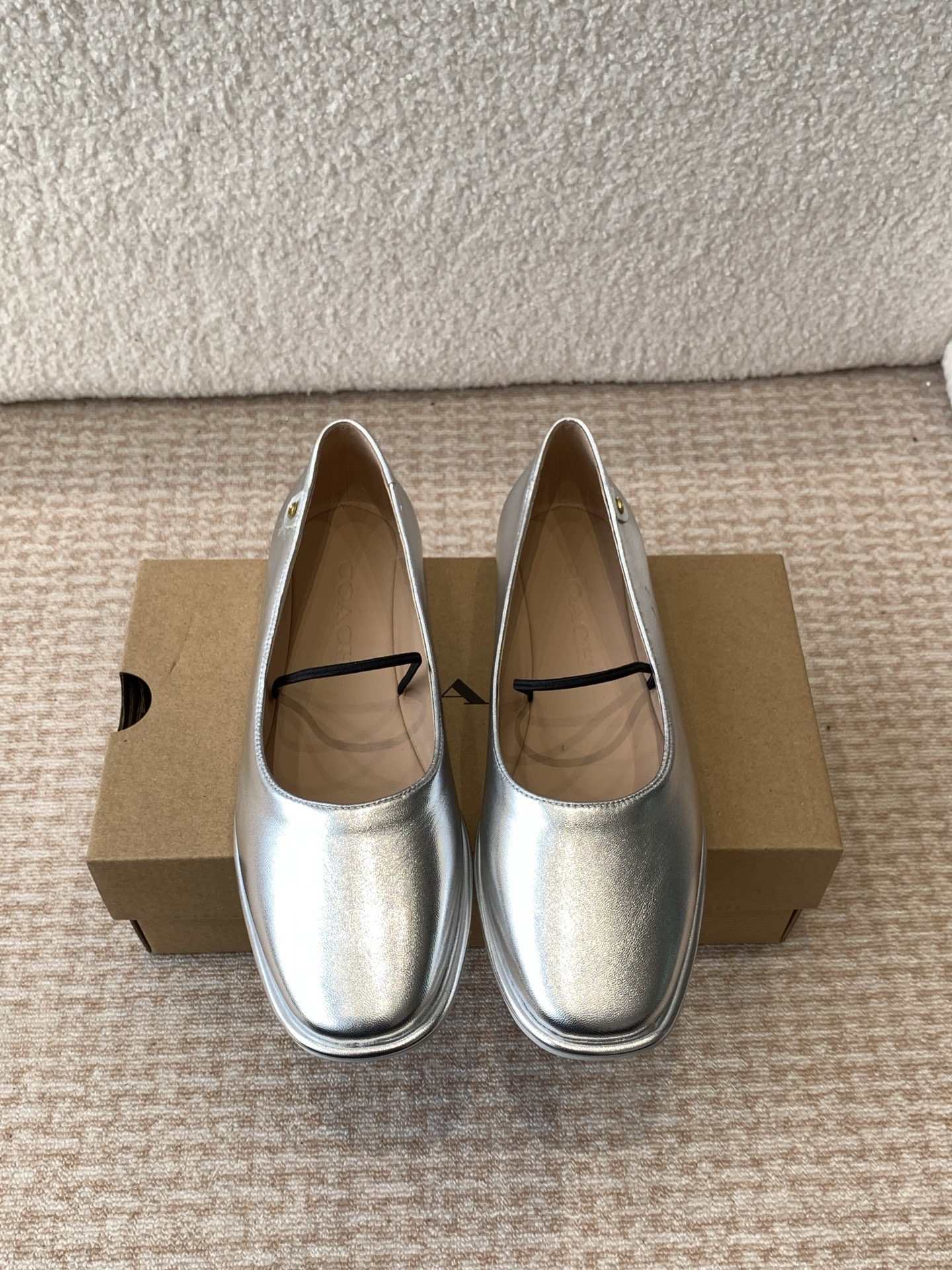 Comfortable P546COACH Ballet Shoes for Driving and Walking, Imported Cattle Skin, Cow Skin Pads.