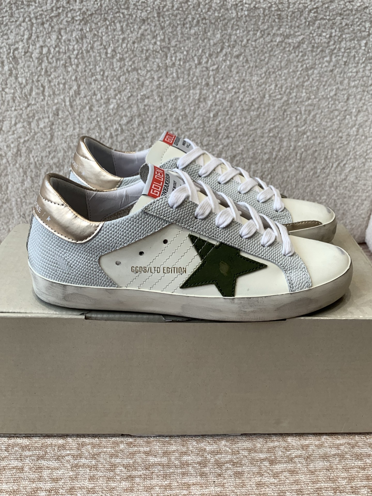 Golden Goose Deluxe Brand Snerkers, la última serie de zapatos sucios pequeños a juego con colores ggdb, los zapatos su…