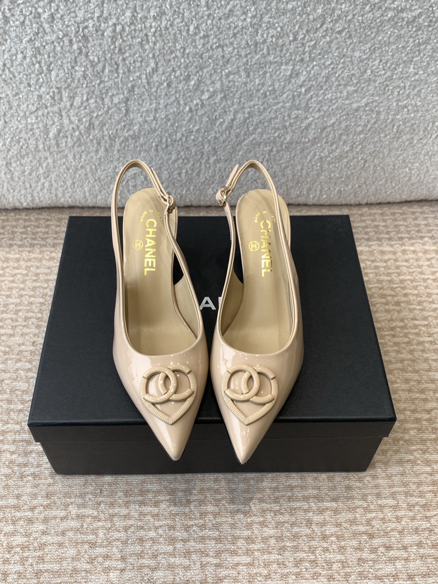 Chanel 小香CHANEL25ss 早春新品太香了 双C爱心扣尖头单鞋凉鞋拖鞋系列