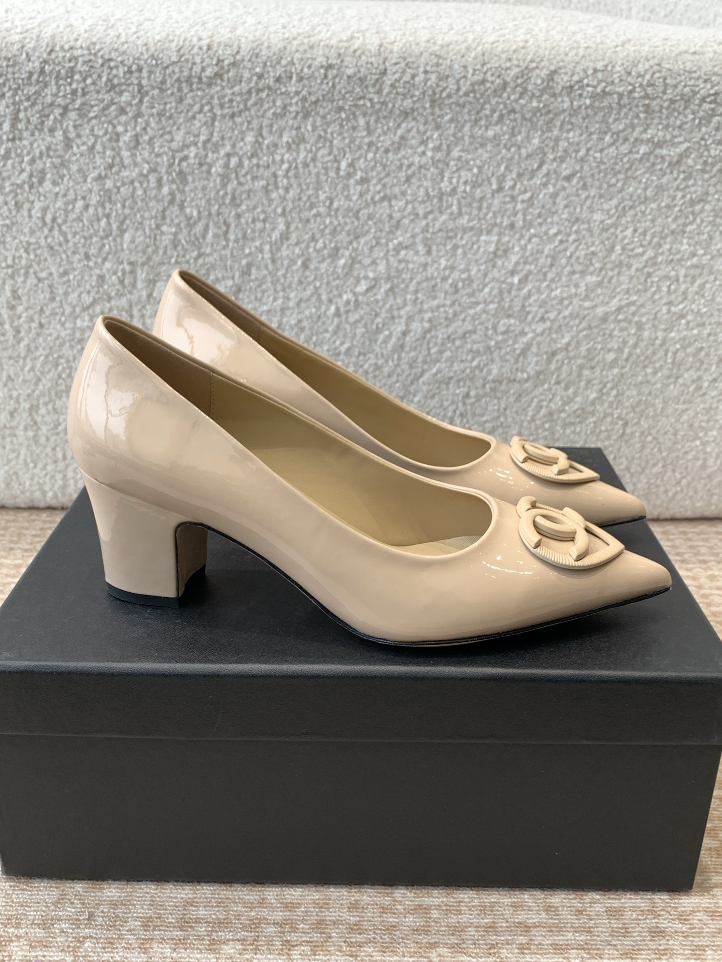 Chanel 小香CHANEL25ss 早春新品太香了 双C爱心扣尖头单鞋凉鞋拖鞋系列