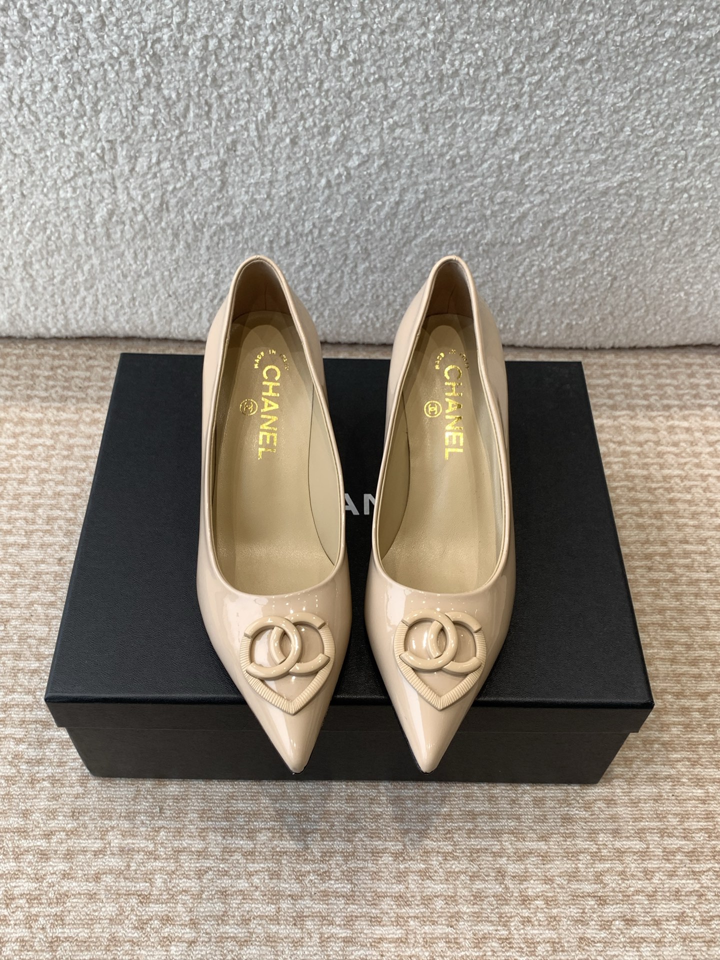 Chanel 小香CHANEL25ss 早春新品太香了 双C爱心扣尖头单鞋凉鞋拖鞋系列