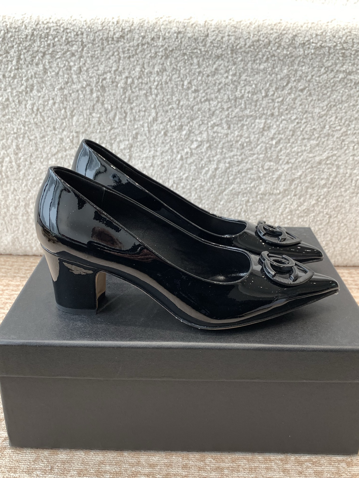 Chanel 小香CHANEL25ss 早春新品太香了 双C爱心扣尖头单鞋凉鞋拖鞋系列