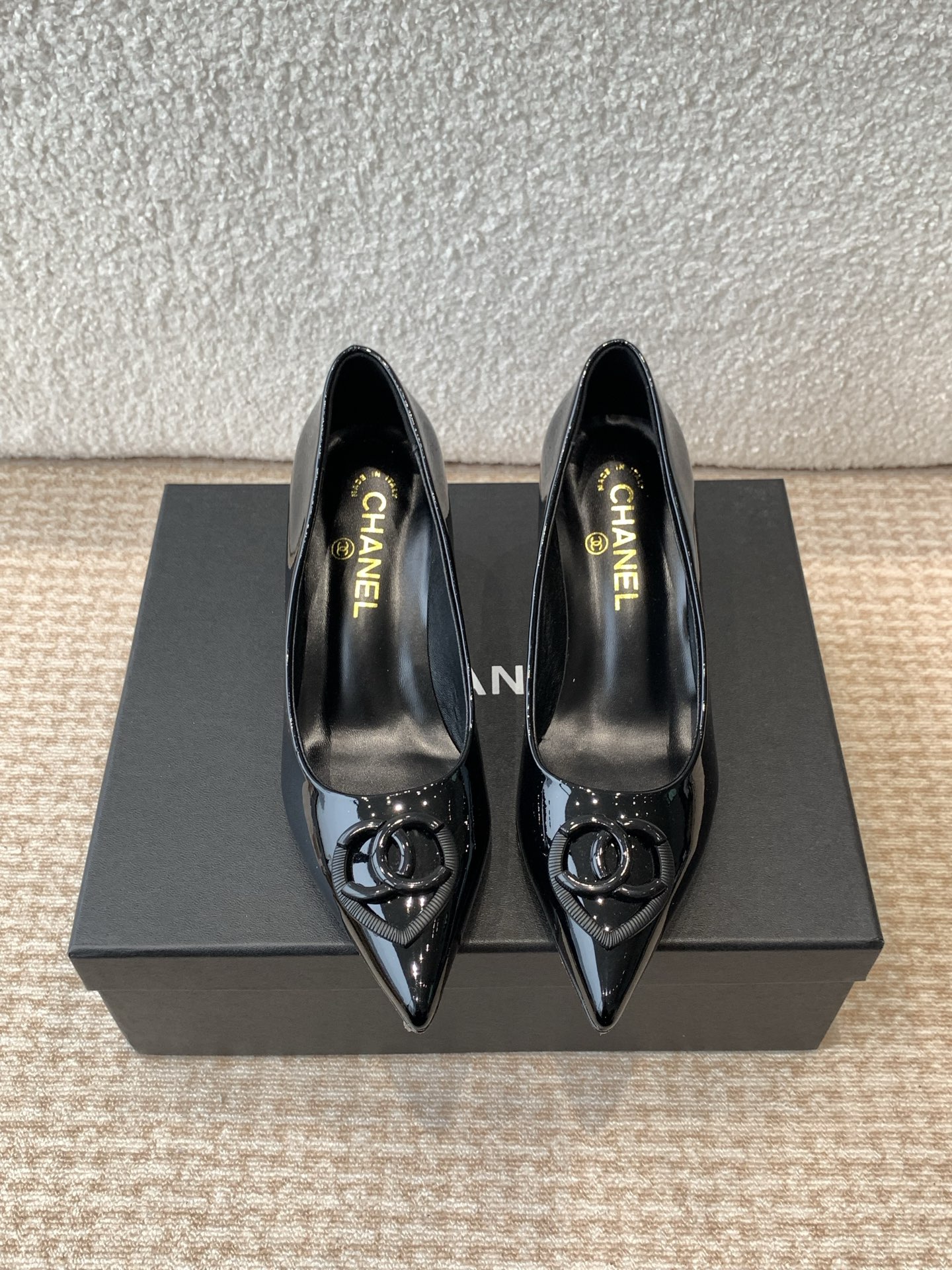 Chanel 小香CHANEL25ss 早春新品太香了 双C爱心扣尖头单鞋凉鞋拖鞋系列